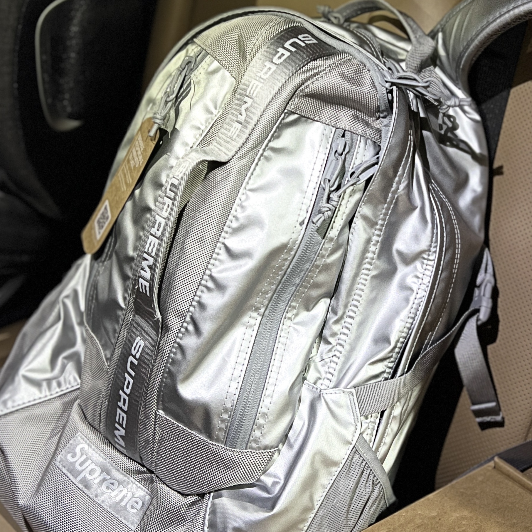 Supreme Backpack Silver - 22FW 착용 스타일