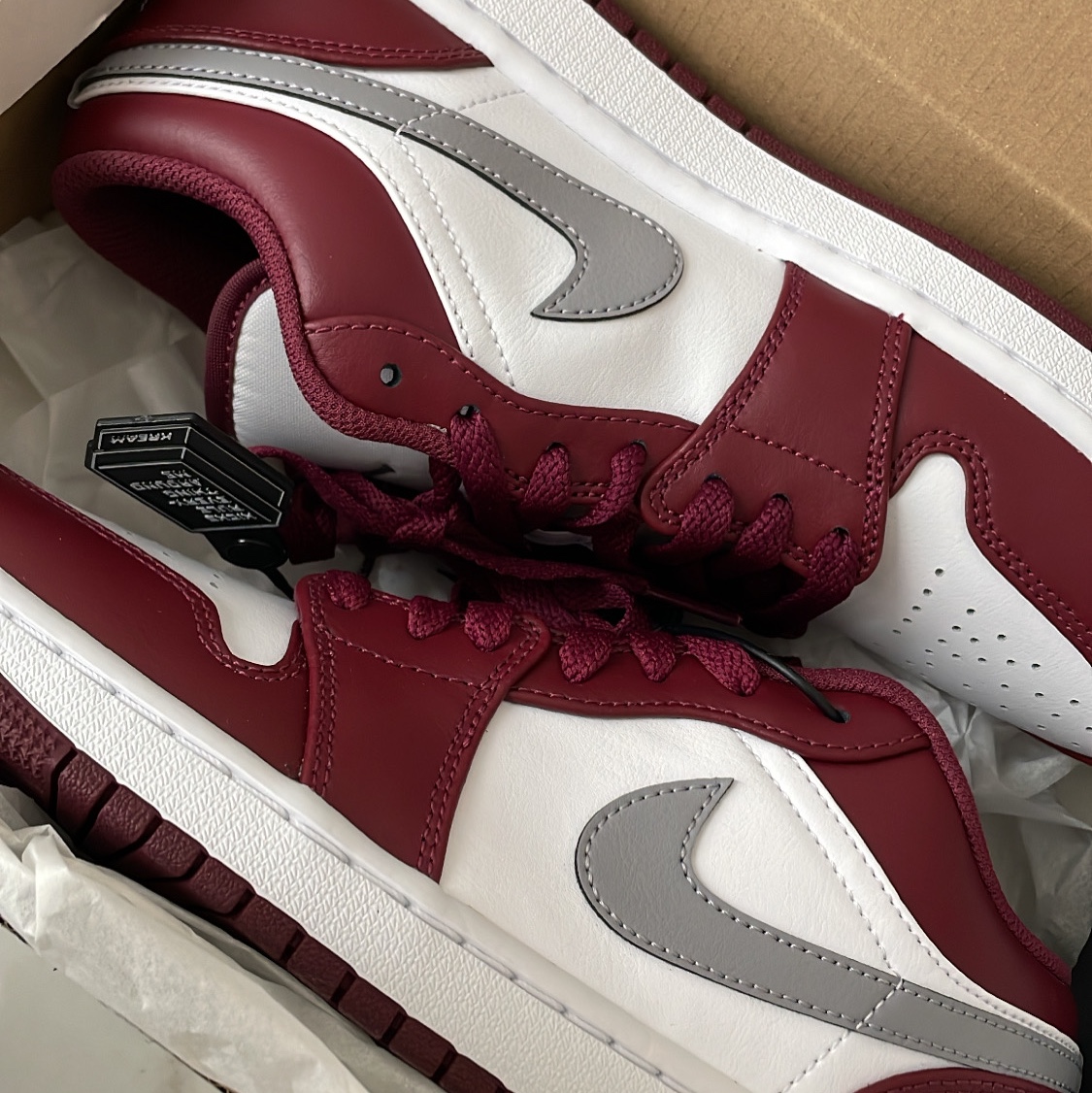 Jordan 1 Low Cherrywood Red 착용 스타일