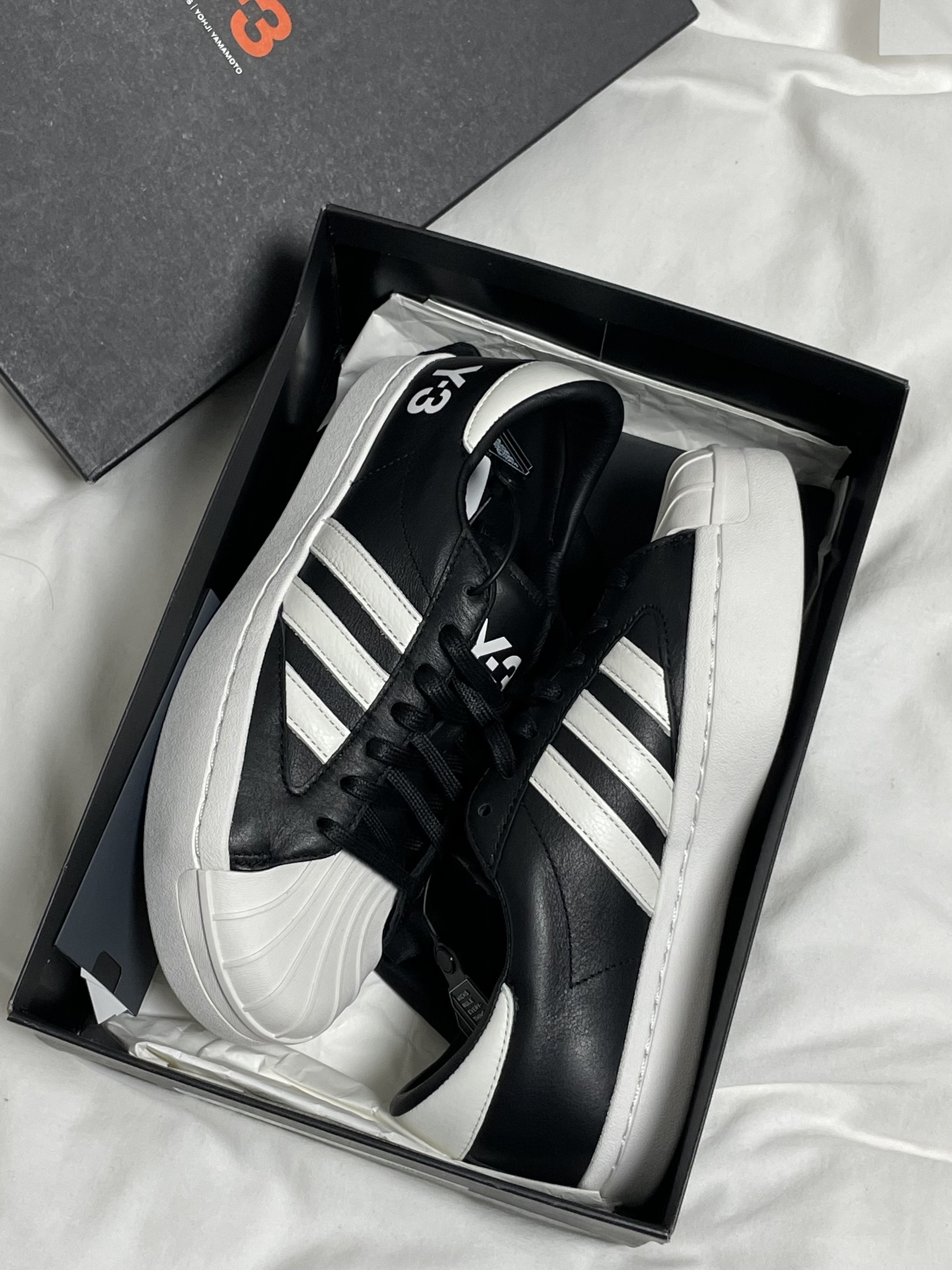 Y-3 Yohji Star Black White 착용 스타일 - 2
