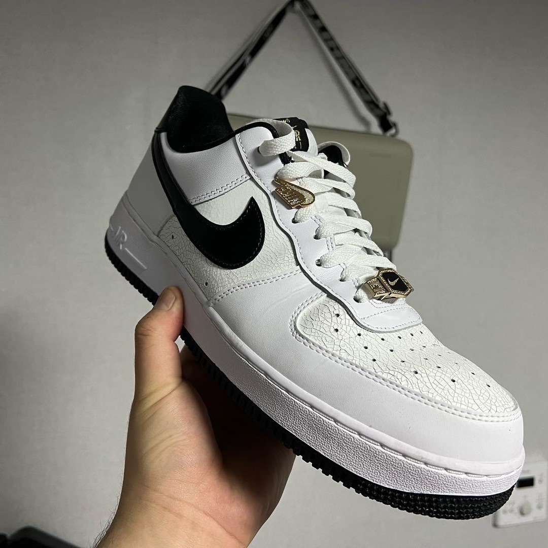 Nike Air Force 1 '07 LV8 EMB World Champions White Black 착용 스타일 - 1