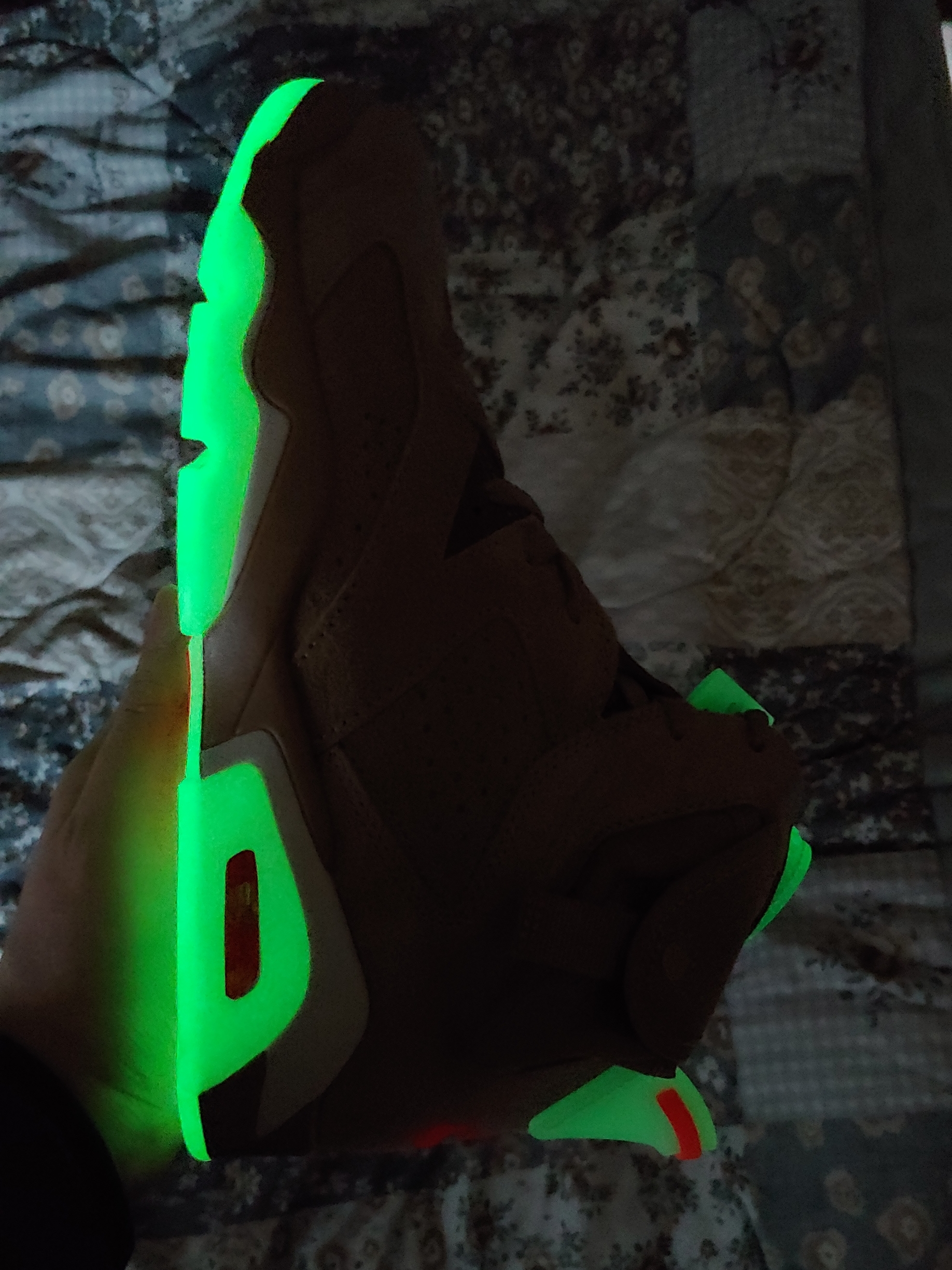 Jordan 6 x Travis Scott Retro Olive, Jordan 6 x Travis Scott Retro SP British Khaki 착용 스타일 - 2