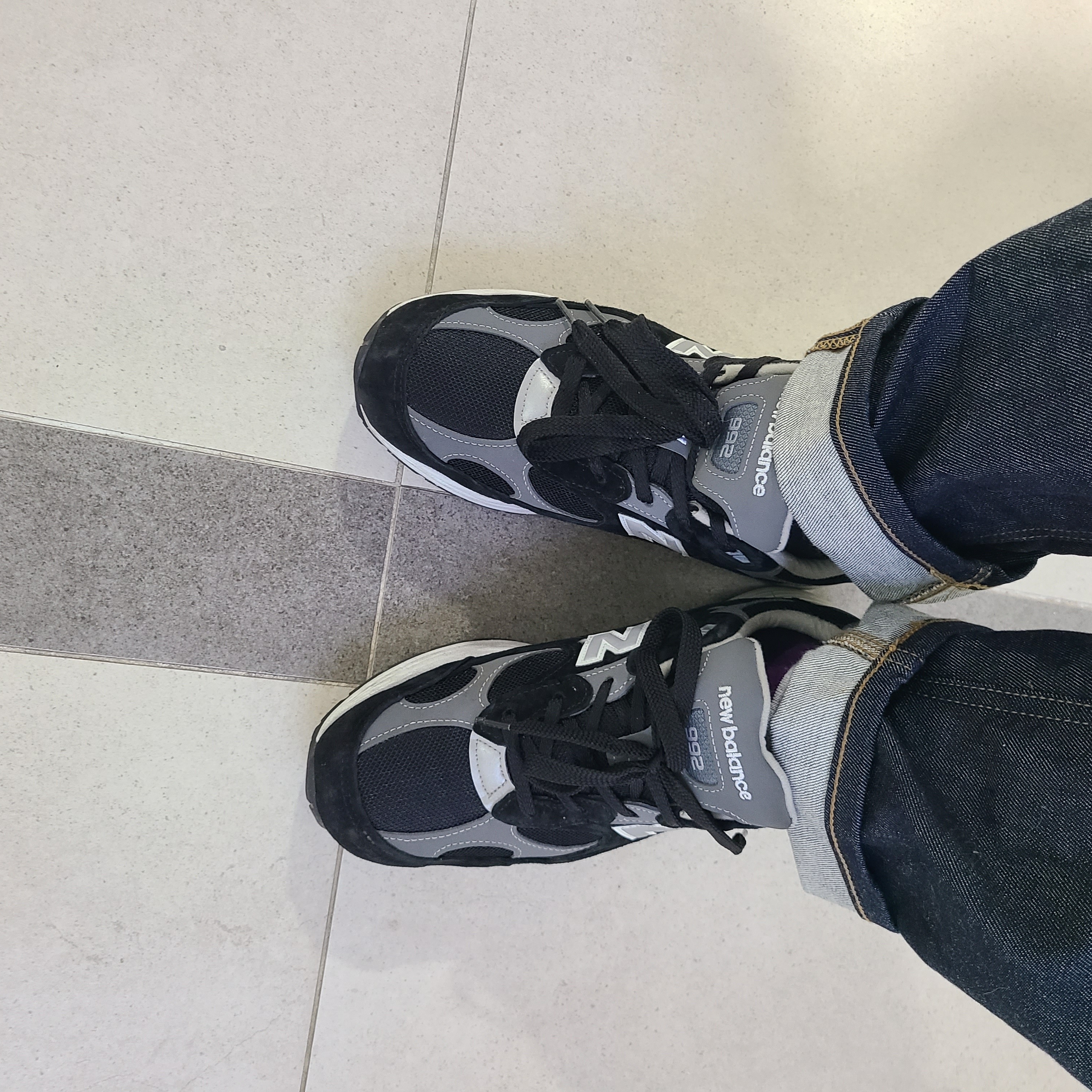 New Balance 992 Made in USA Black Grey 착용 스타일