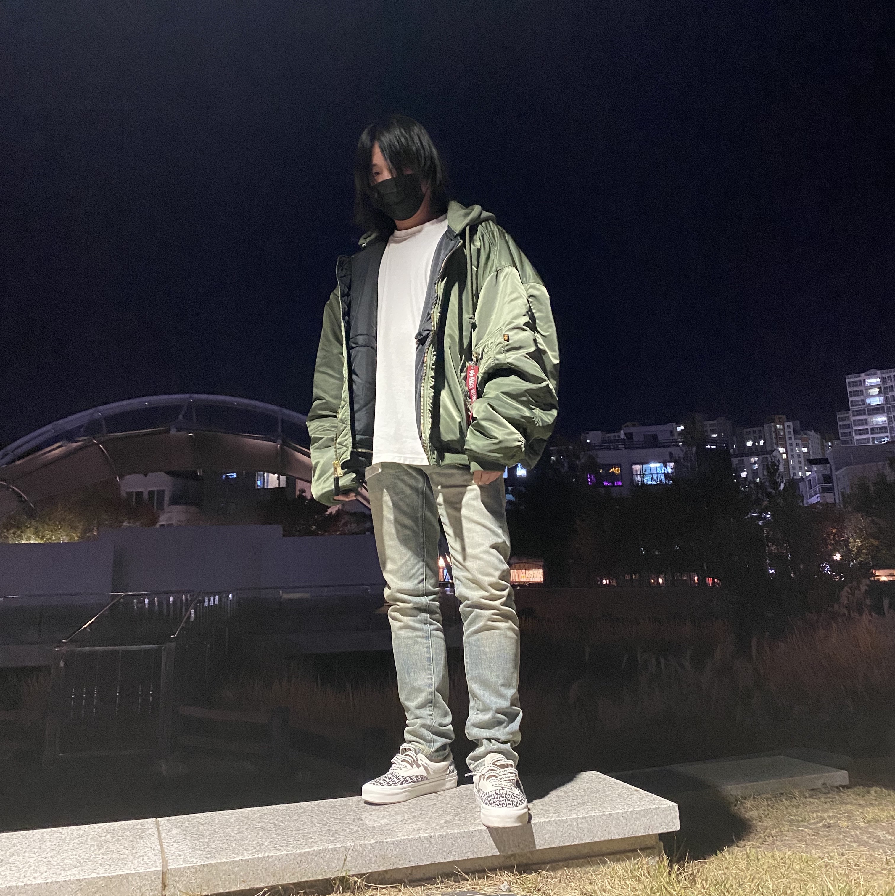 Vans Vault x Fear of God OG Era 95 DX White Black 착용 스타일 - 1