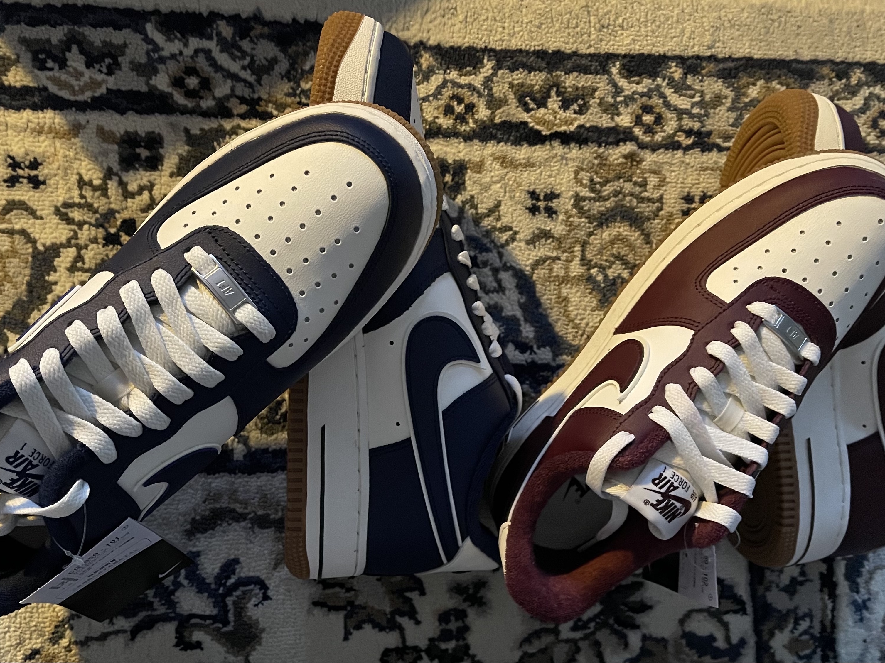 Nike Air Force 1 '07 LV8 Midnight Navy 착용 스타일
