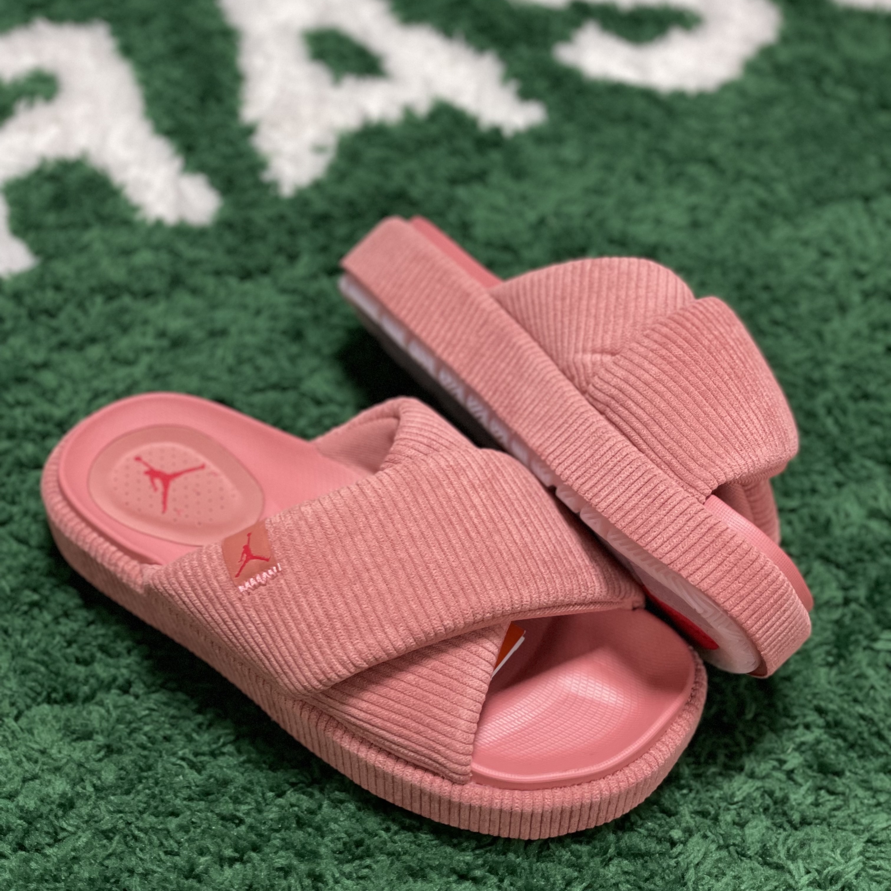 (W) Jordan Sophia Slide Canyon Pink 착용 스타일 - 1