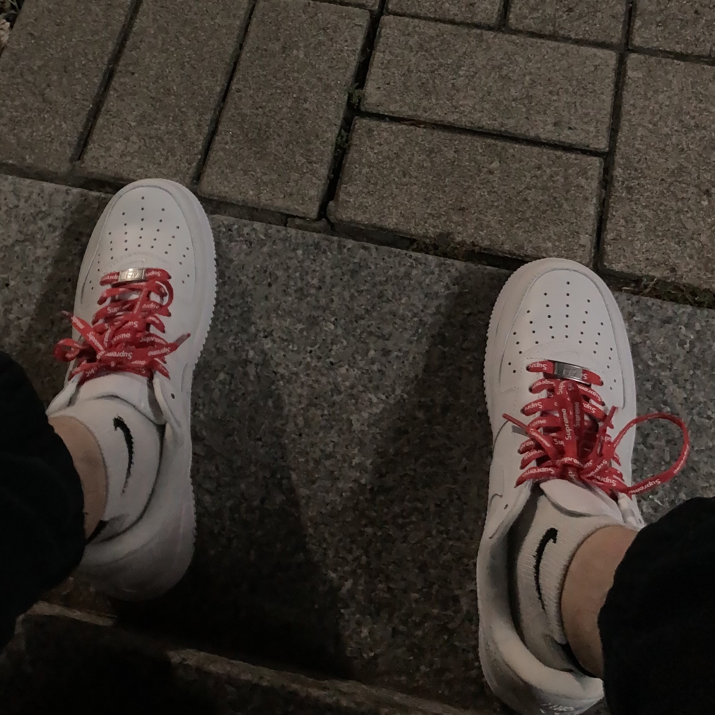 Nike x Supreme Air Force 1 Low White 착용 스타일