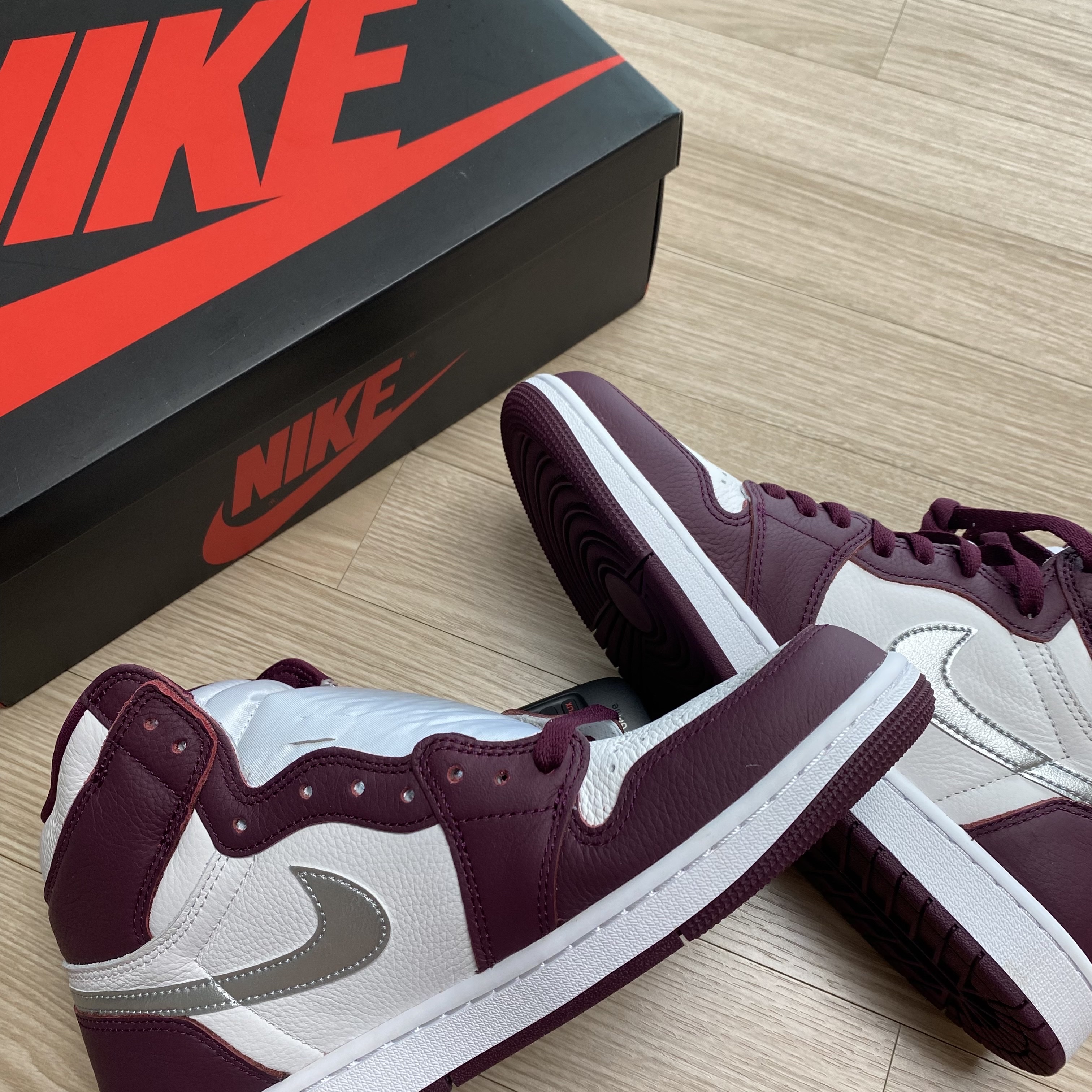 Jordan 1 Retro High OG Bordeaux 착용 스타일 - 2