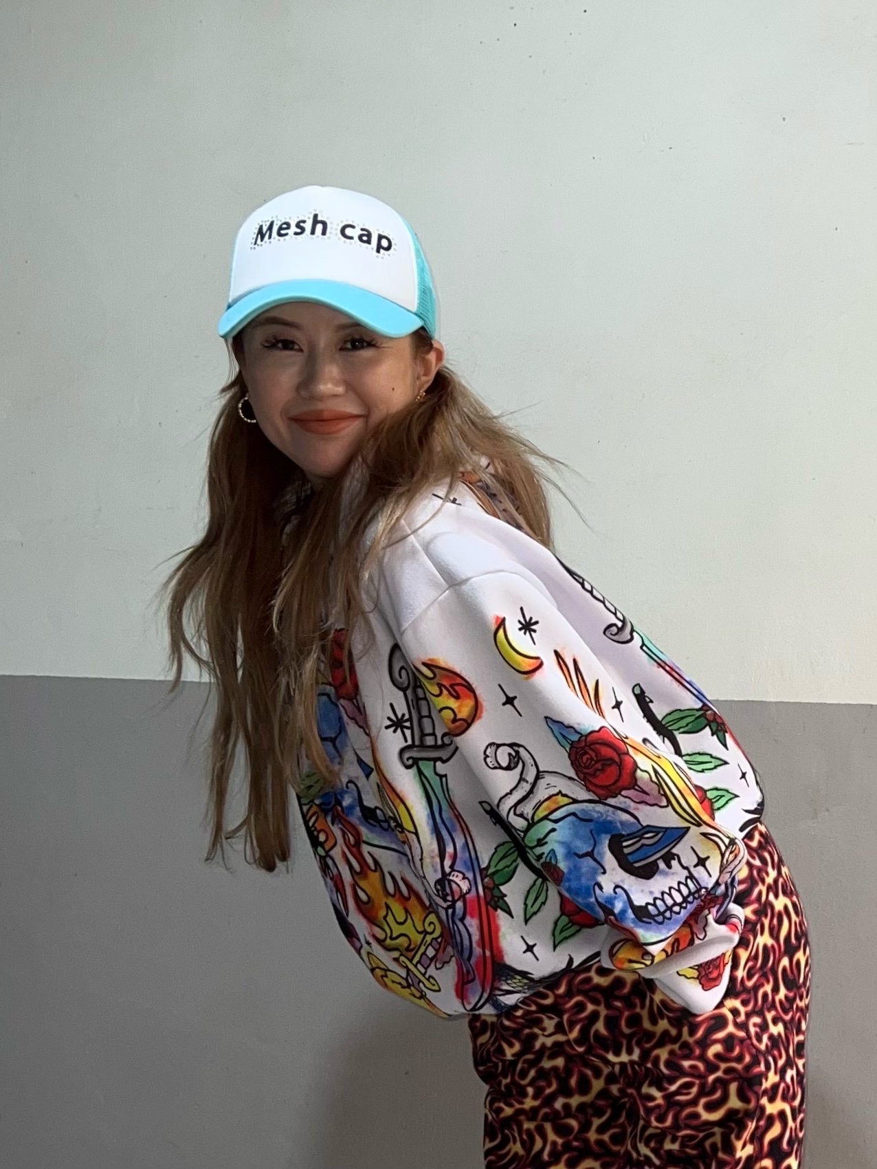 (W) Balenciaga Track Sneakers White 착용 스타일 - 3