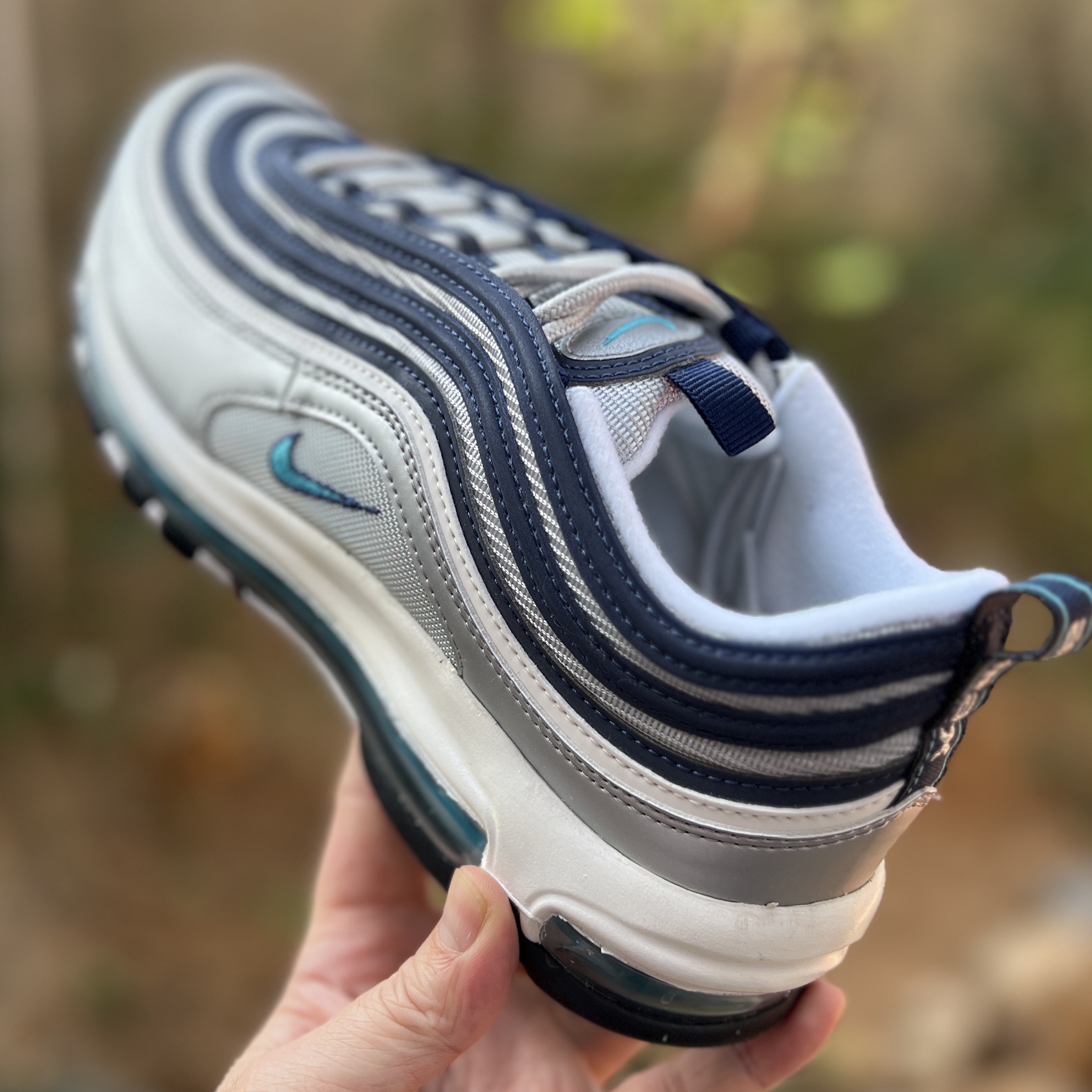 Nike Air Max 97 OG Metallic Silver and Chlorine Blue 착용 스타일 - 2
