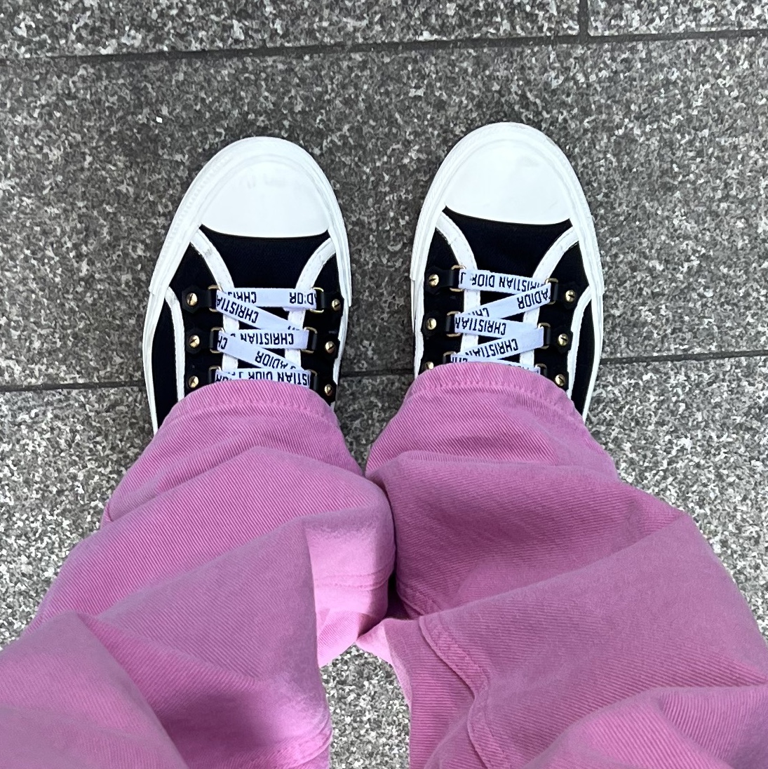 (W) Dior Walk'N'Dior Sneakers Canvas Black 착용 스타일