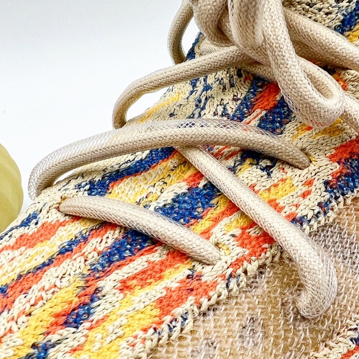 Adidas Yeezy Boost 350 V2 MX Oat 착용 스타일 - 4