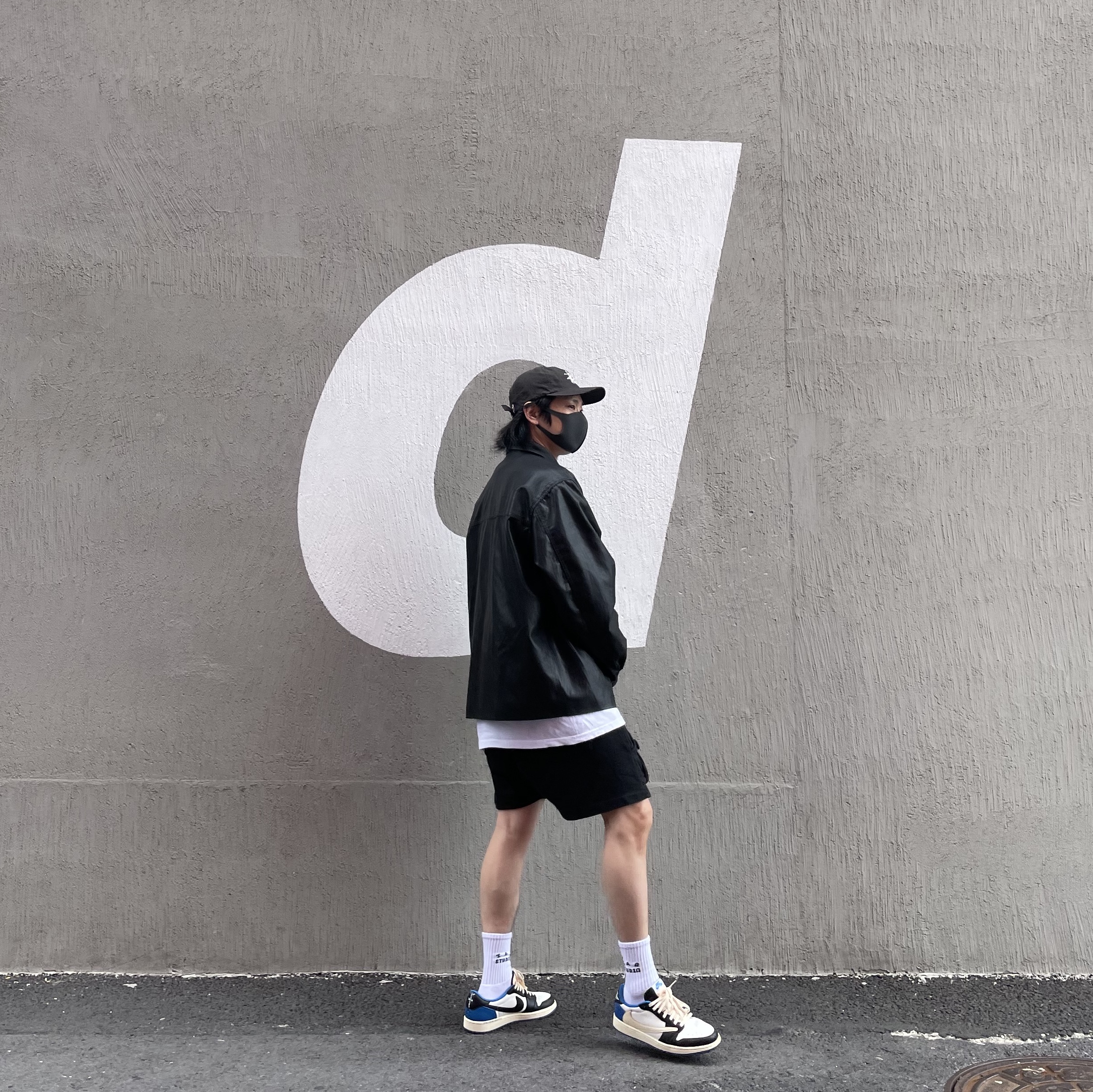 Jordan 1 x Travis Scott x Fragment Retro Low OG SP Military Blue, IAB Studio Socks Pack White Purple Cyan 착용 스타일 - 1
