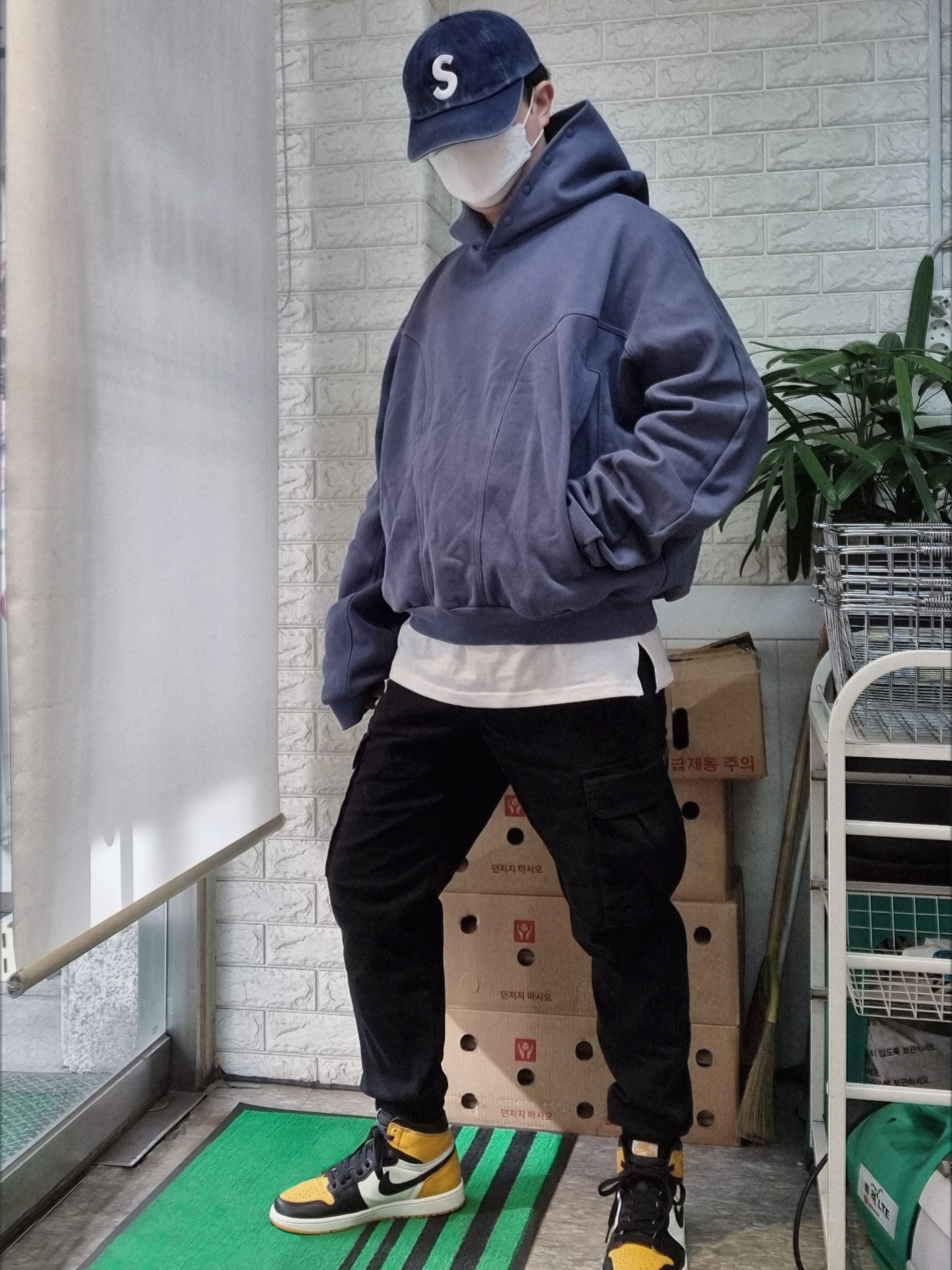 Supreme Pigment Print S Logo 6-Panel Indigo - 22FW, Jordan 1 Retro High OG Taxi 착용 스타일 - 2