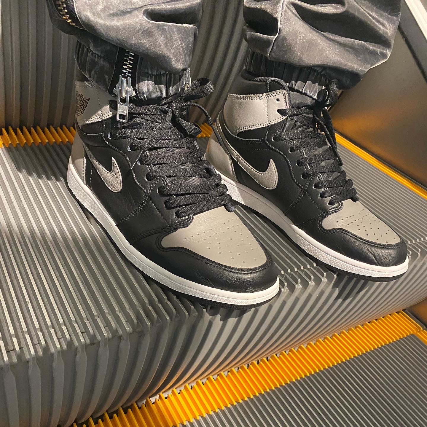 (W) Miu Miu Drill Baseball Cap Black, Jordan 1 Retro High OG Shadow 2018 착용 스타일 - 3