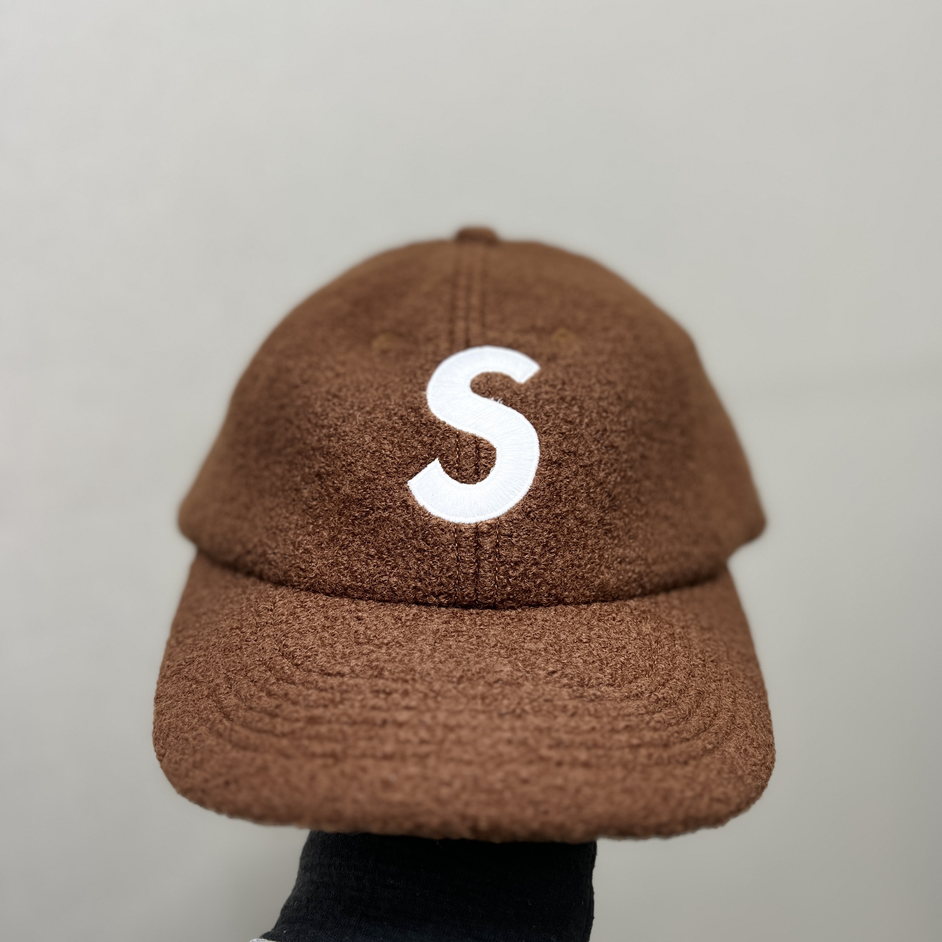 Supreme Boiled Wool S Logo 6-Panel Brown - 22FW 착용 스타일 - 1