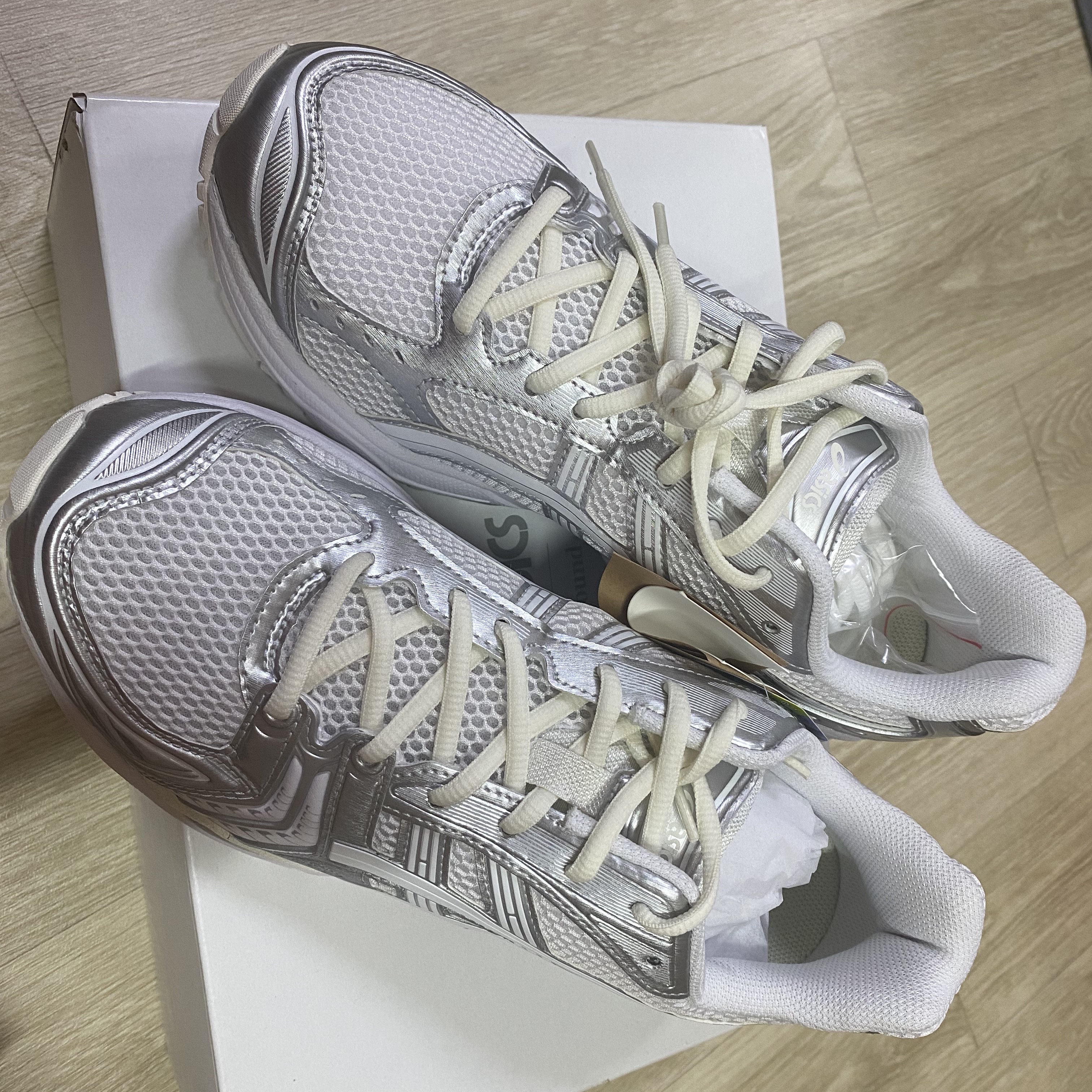 Asics x JJJJound Gel-Kayano 14 Silver White 착용 스타일