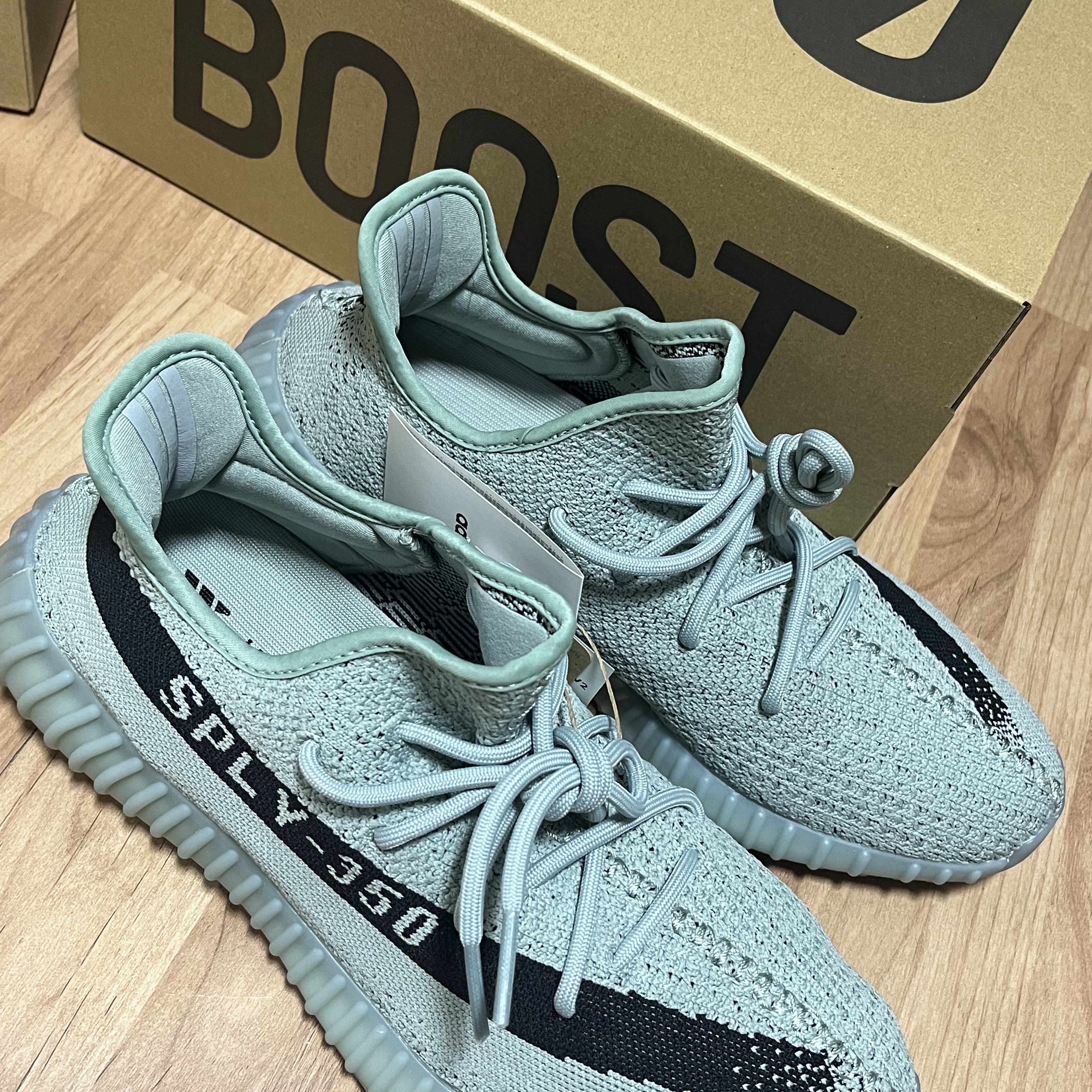 Adidas Yeezy Boost 350 V2 Salt Core Black 착용 스타일