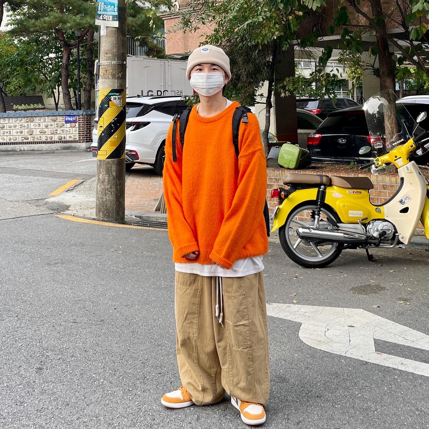 Jordan 1 Low SE Light Curry 착용 스타일 - 2