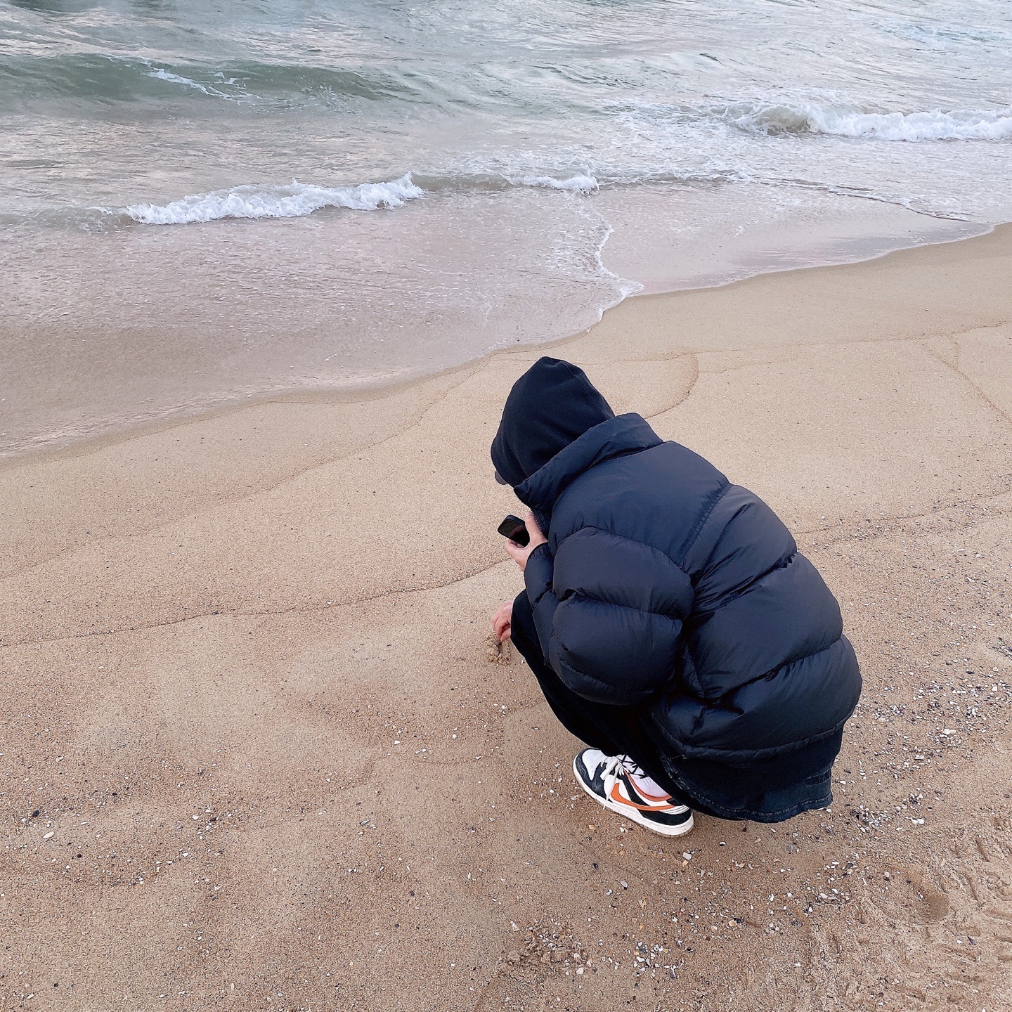 The North Face 1996 Eco Nuptse Jacket Black, Nike Dunk Low Retro PRM Halloween 착용 스타일