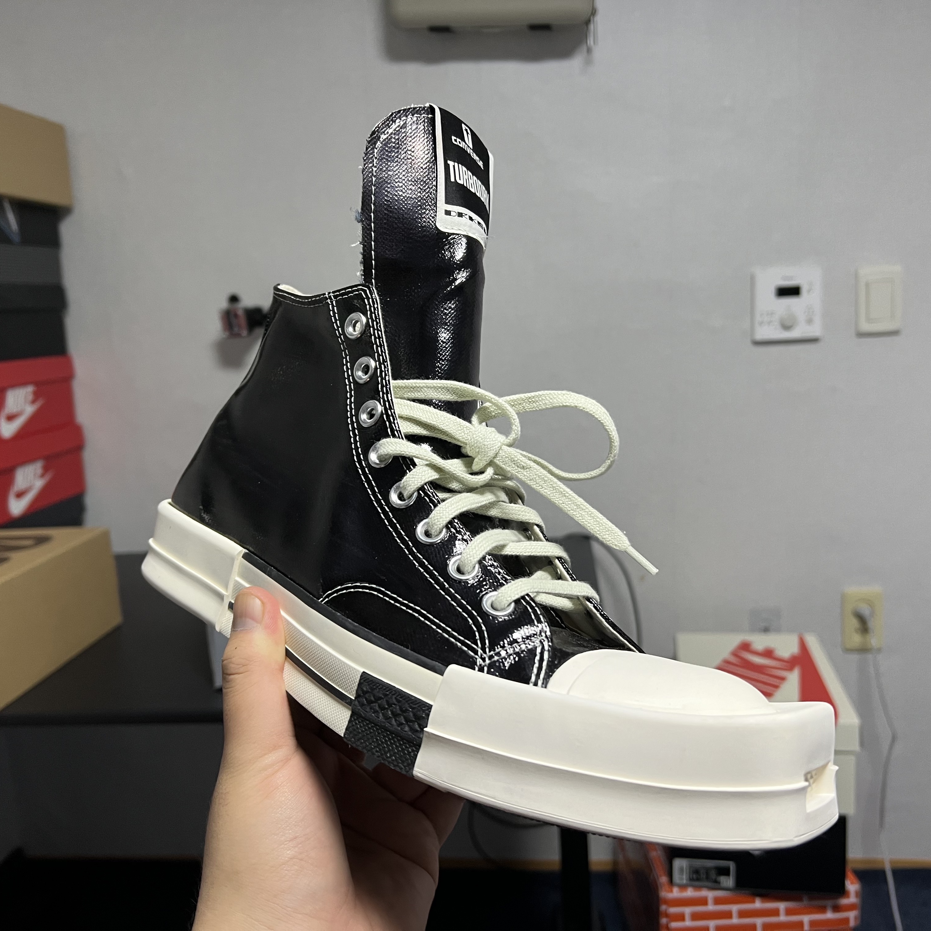 Converse x Drkshdw Turbodrk Chuck 70 Hi Black Lacquered Denim 착용 스타일 - 1