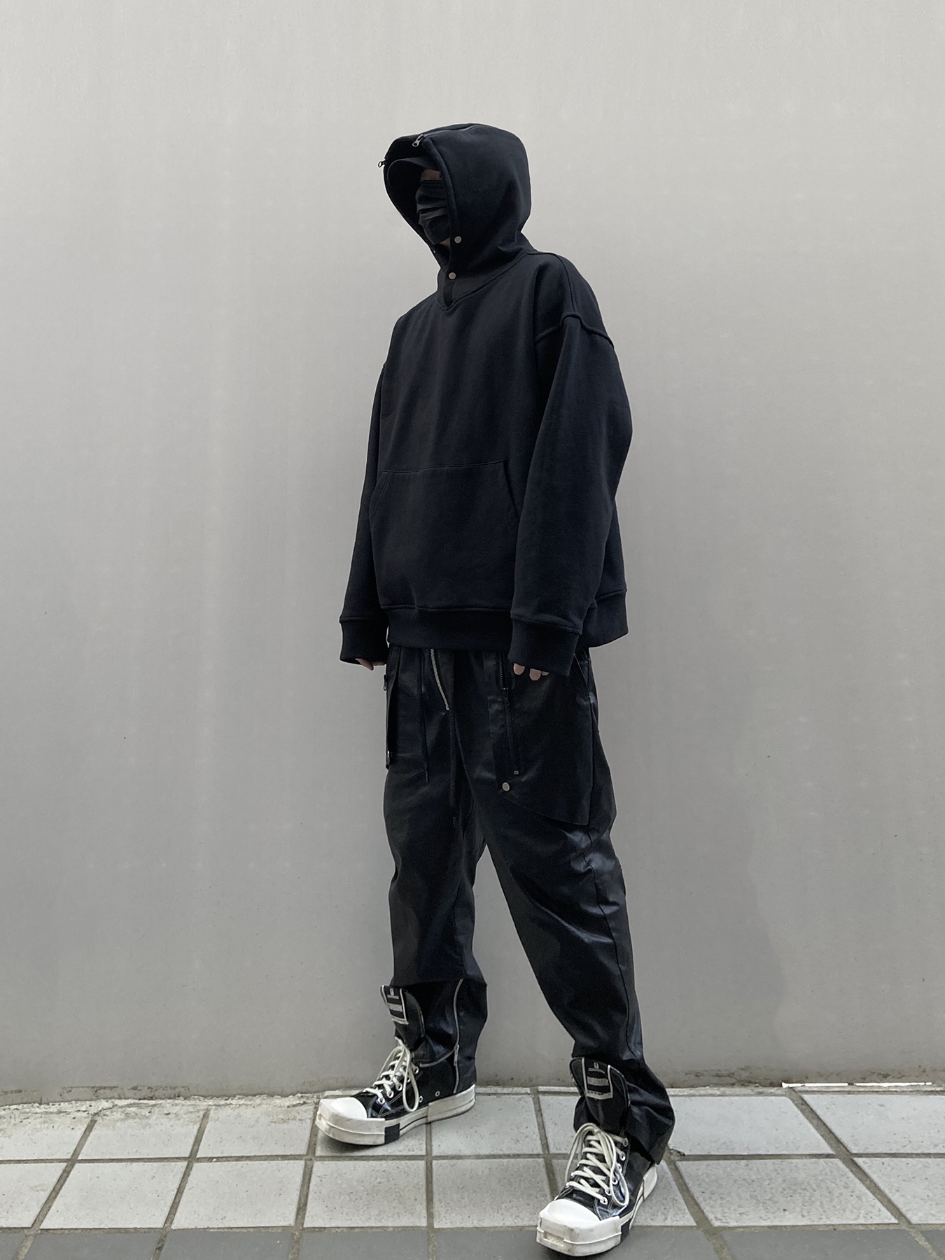 Converse x Drkshdw Turbodrk Chuck 70 Hi Black Lacquered Denim 착용 스타일 - 4