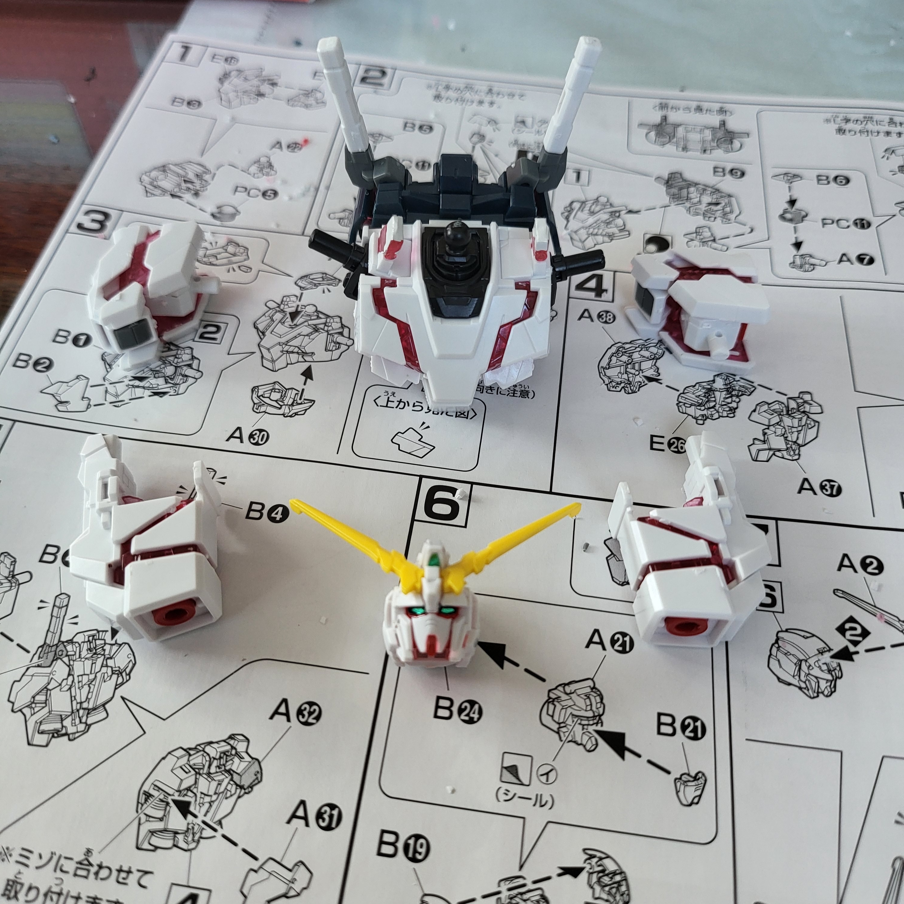 Bandai x Nike SB HG Unicorn Gundam & HG Unicorn 02 Banshee Set (Destroy Mode) 착용 스타일 - 2