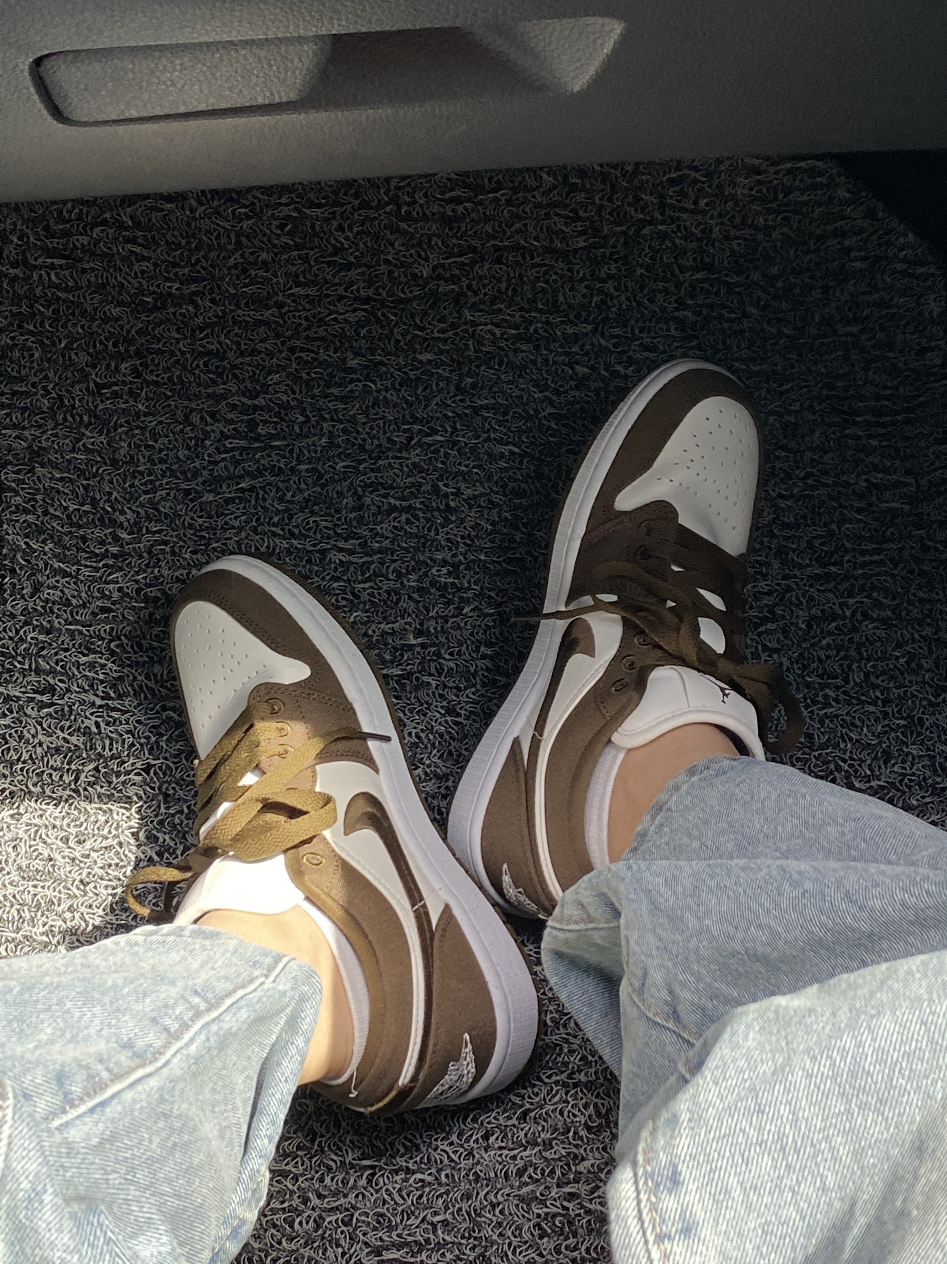 (W) Jordan 1 Low SE Light Olive, COS Quilted Oversized Shoulder Bag Beige 착용 스타일 - 4