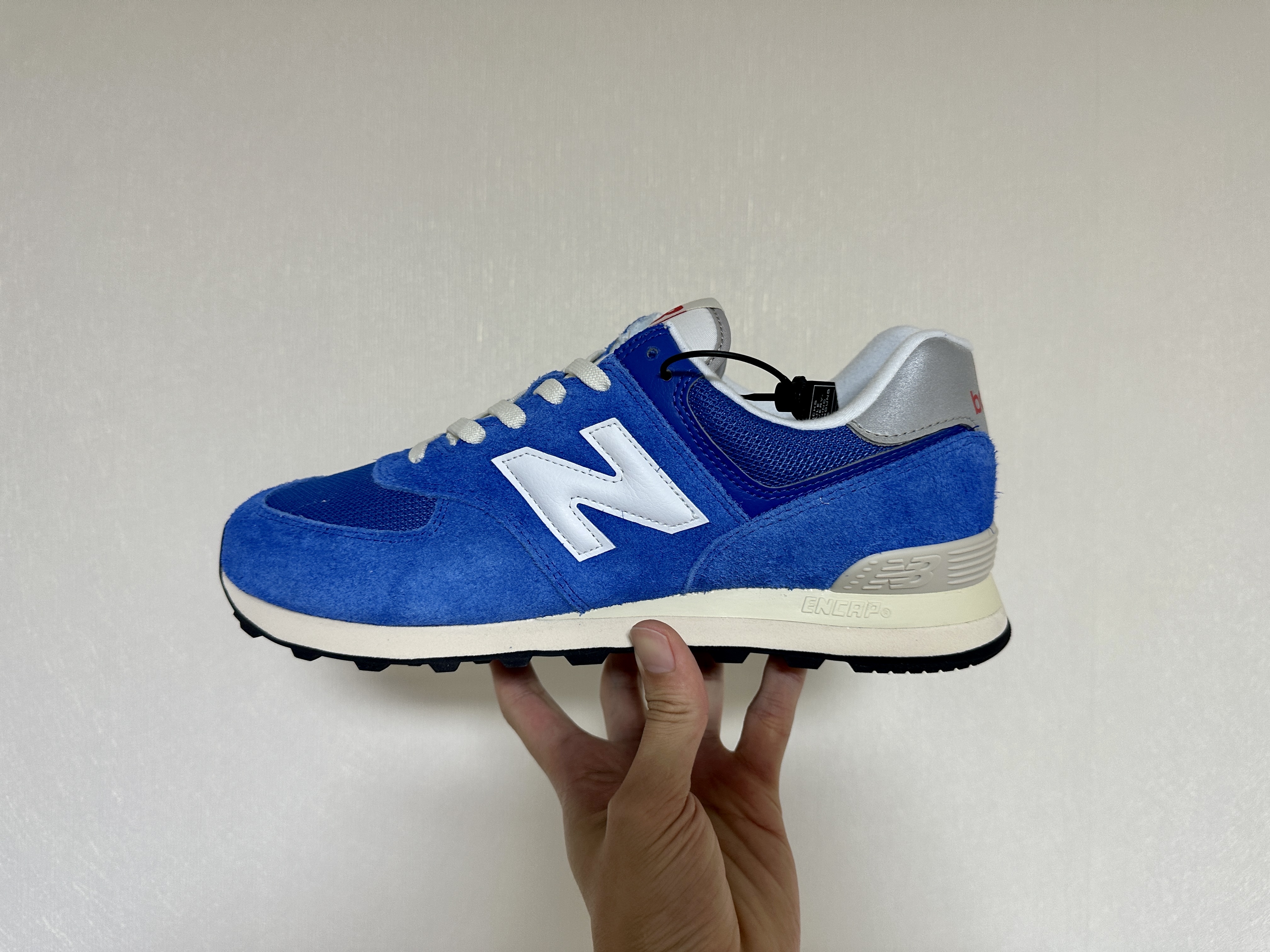 New Balance 574 Heritage Blue White 착용 스타일 - 1