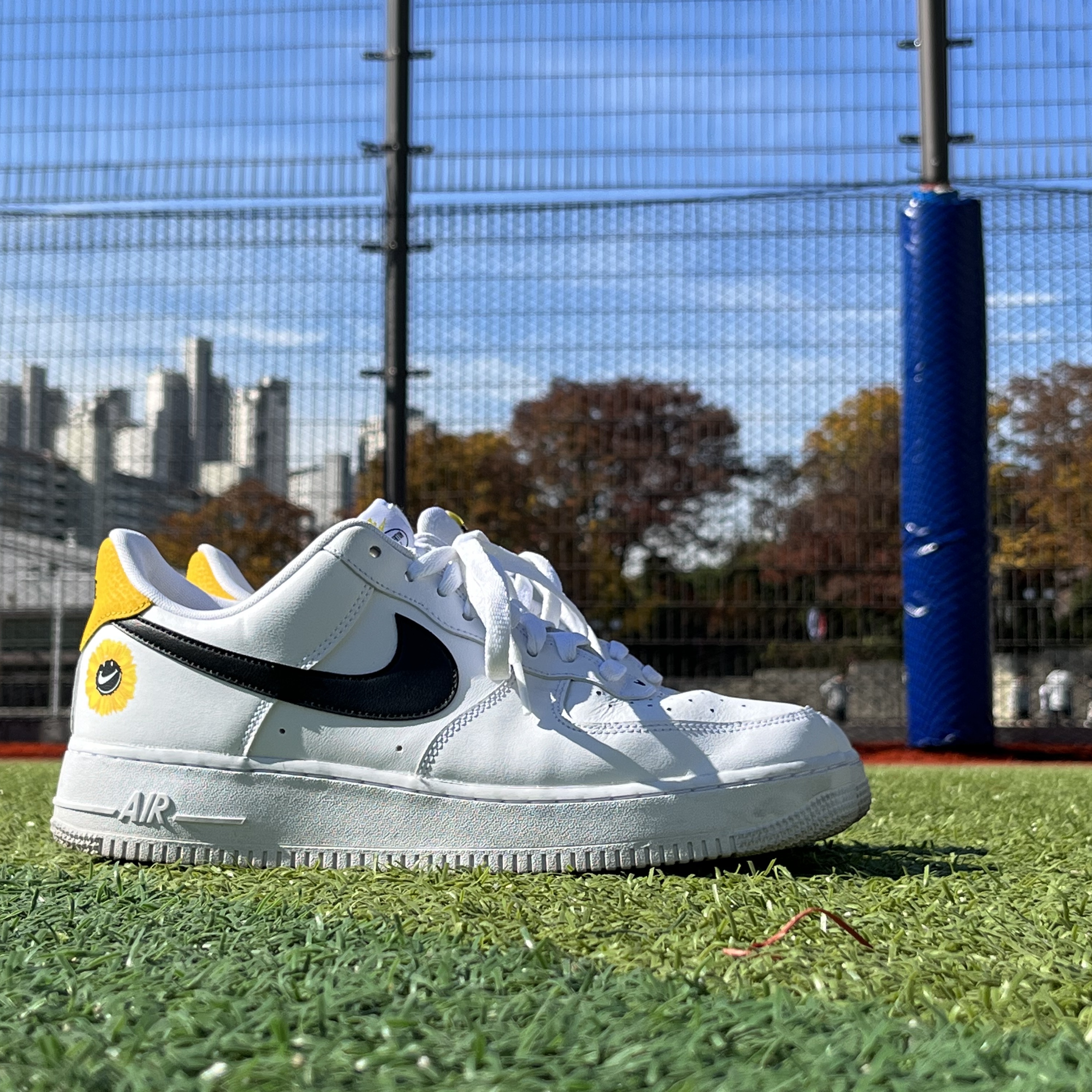 Nike Air Force 1 '07 LV8 2 Have a Nike Day 착용 스타일