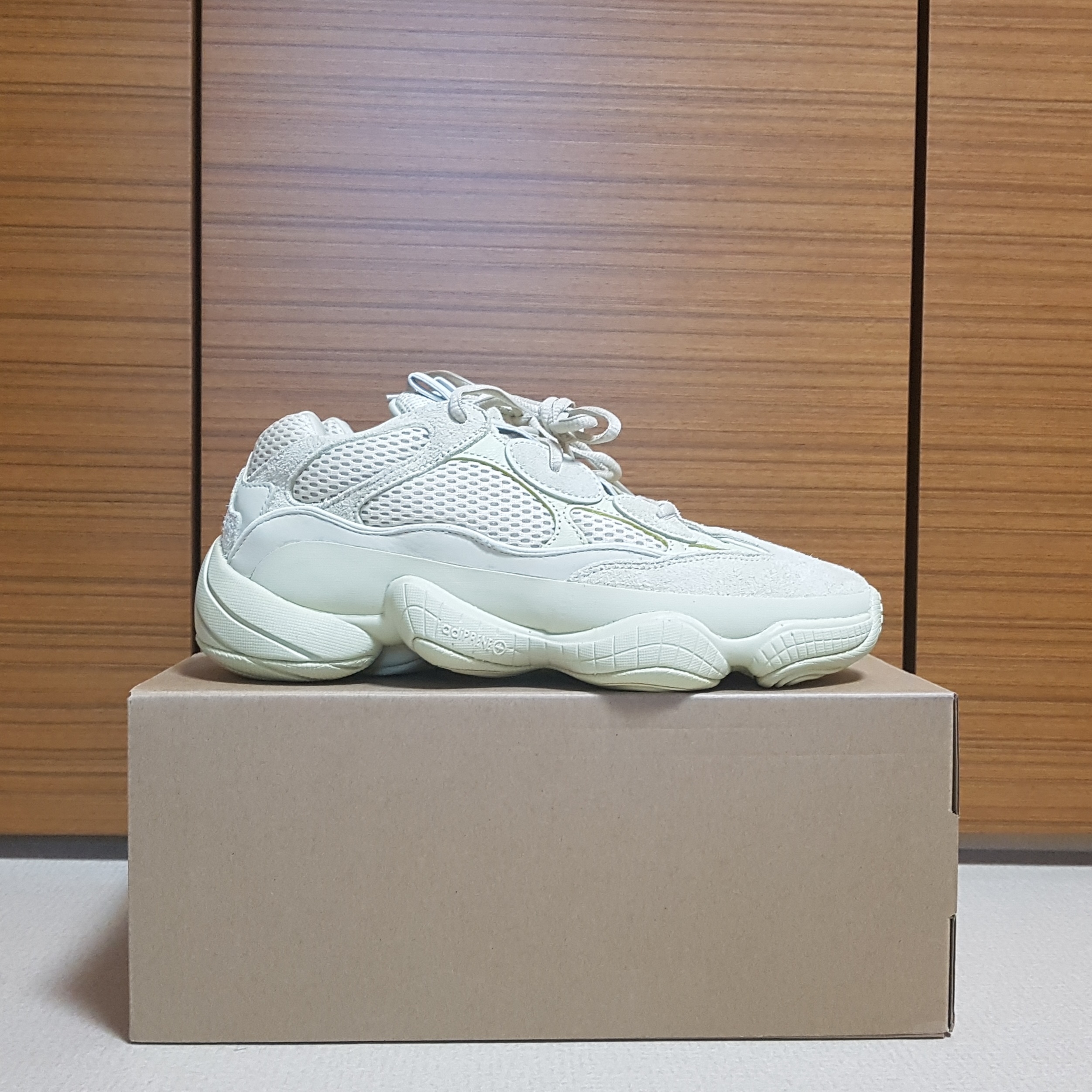 Adidas Yeezy 500 Super Moon Yellow 착용 스타일