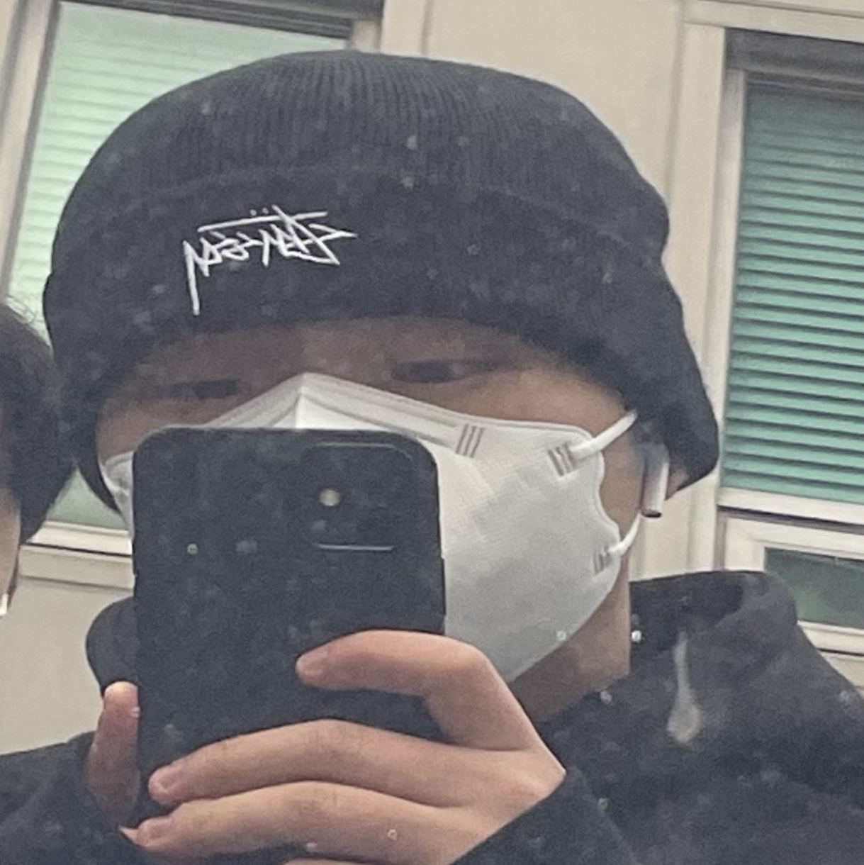 Stussy Stock Cuff Beanie Black 착용 스타일 - 2