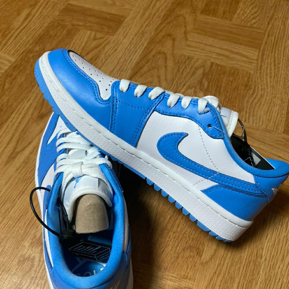 Jordan 1 Low Golf White and University Blue 착용 스타일