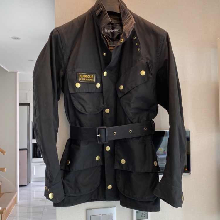 Barbour International Original Wax Jacket Black 착용 스타일
