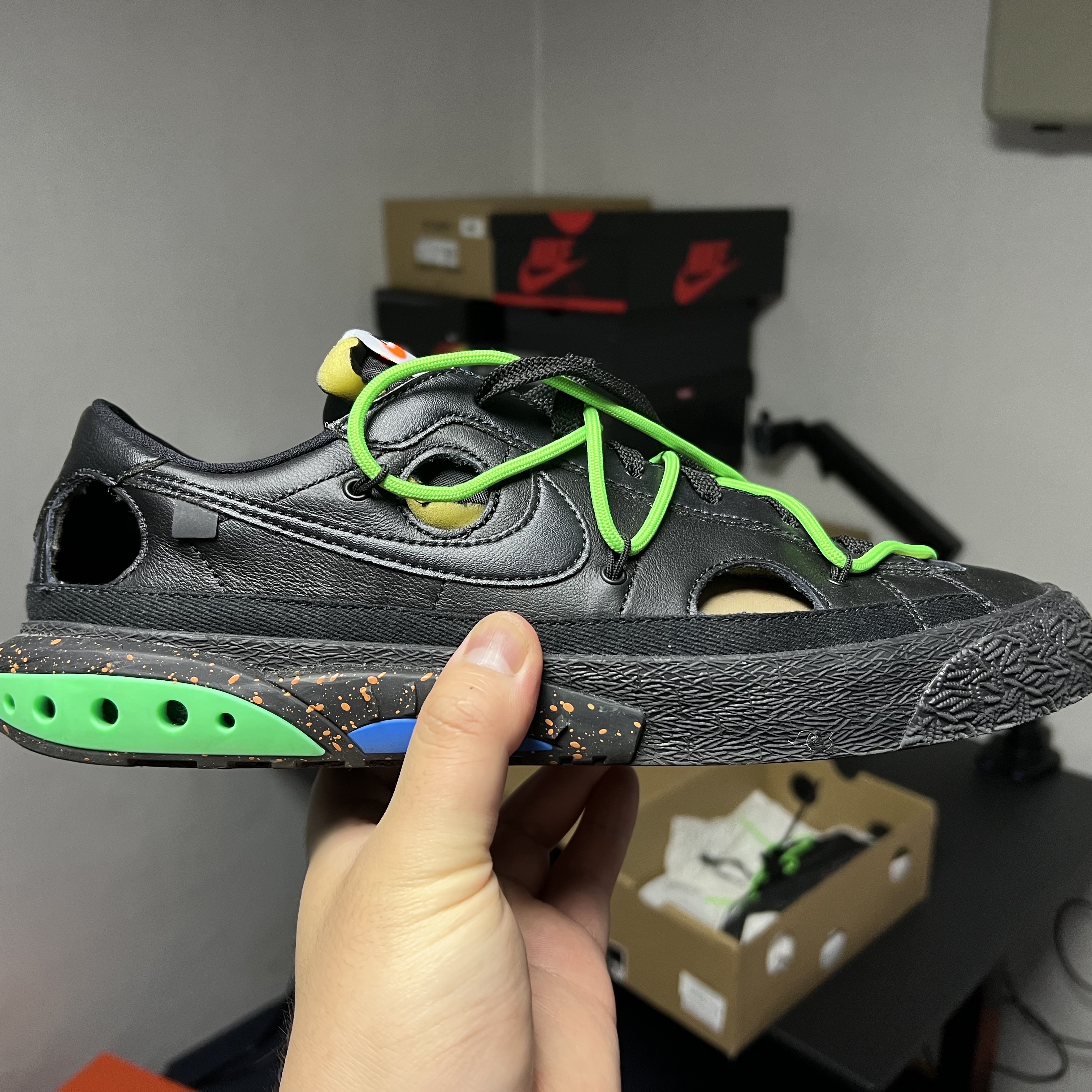 Nike x Off-White Blazer Low '77 Black and Electro Green 착용 스타일 - 2