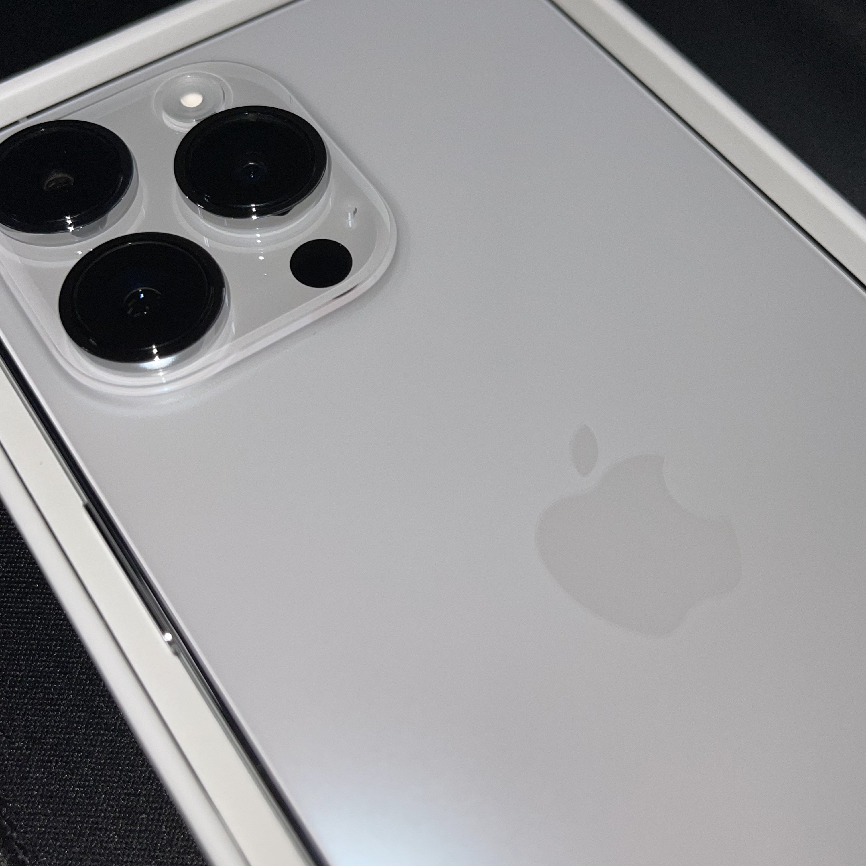 Apple iPhone 14 Pro Max 128GB Silver (Korean Ver.), Apple AirPods Pro 2nd Gen (Korean Ver.) 착용 스타일 - 1