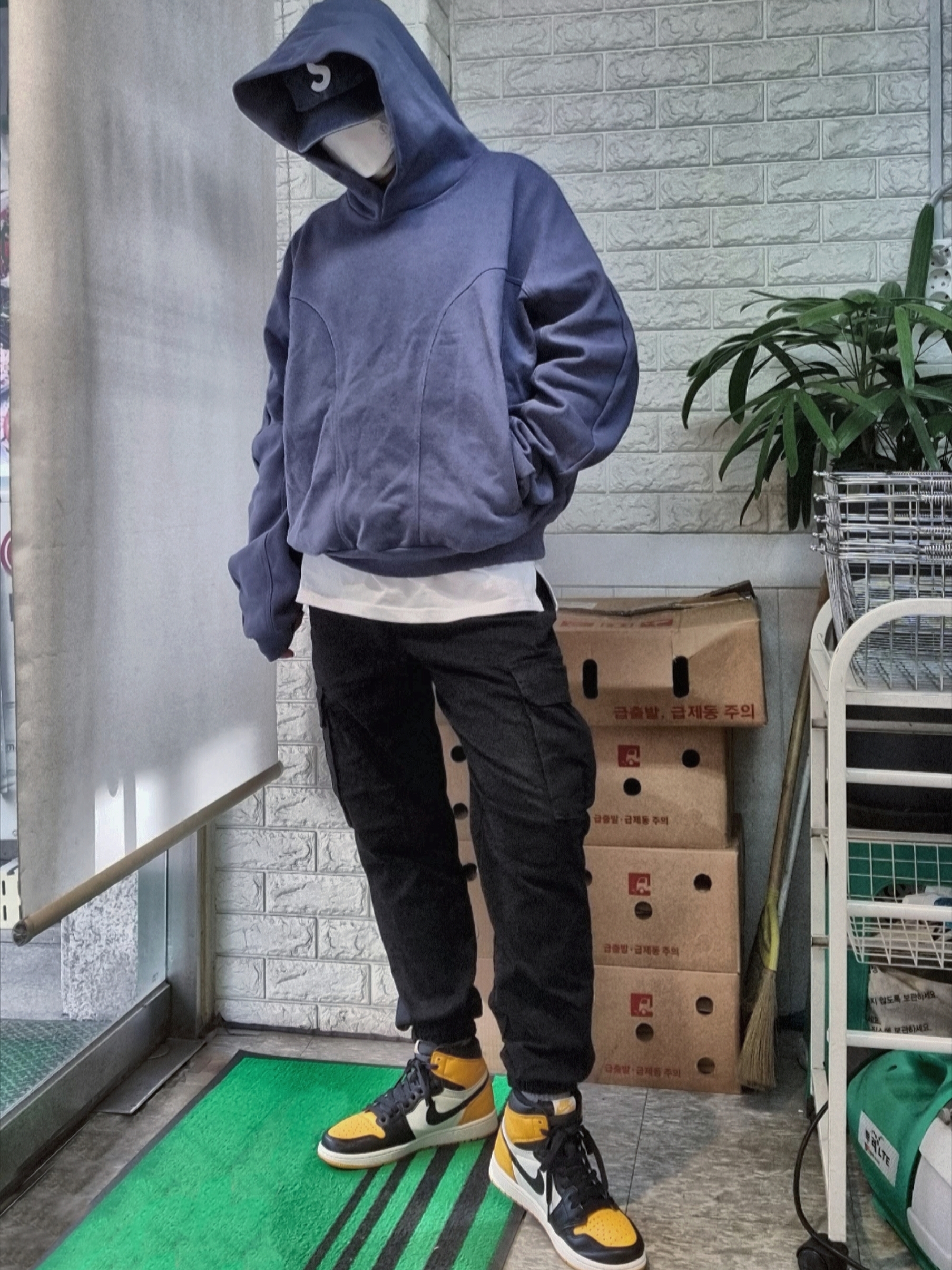 Supreme Pigment Print S Logo 6-Panel Indigo - 22FW, Jordan 1 Retro High OG Taxi 착용 스타일 - 1