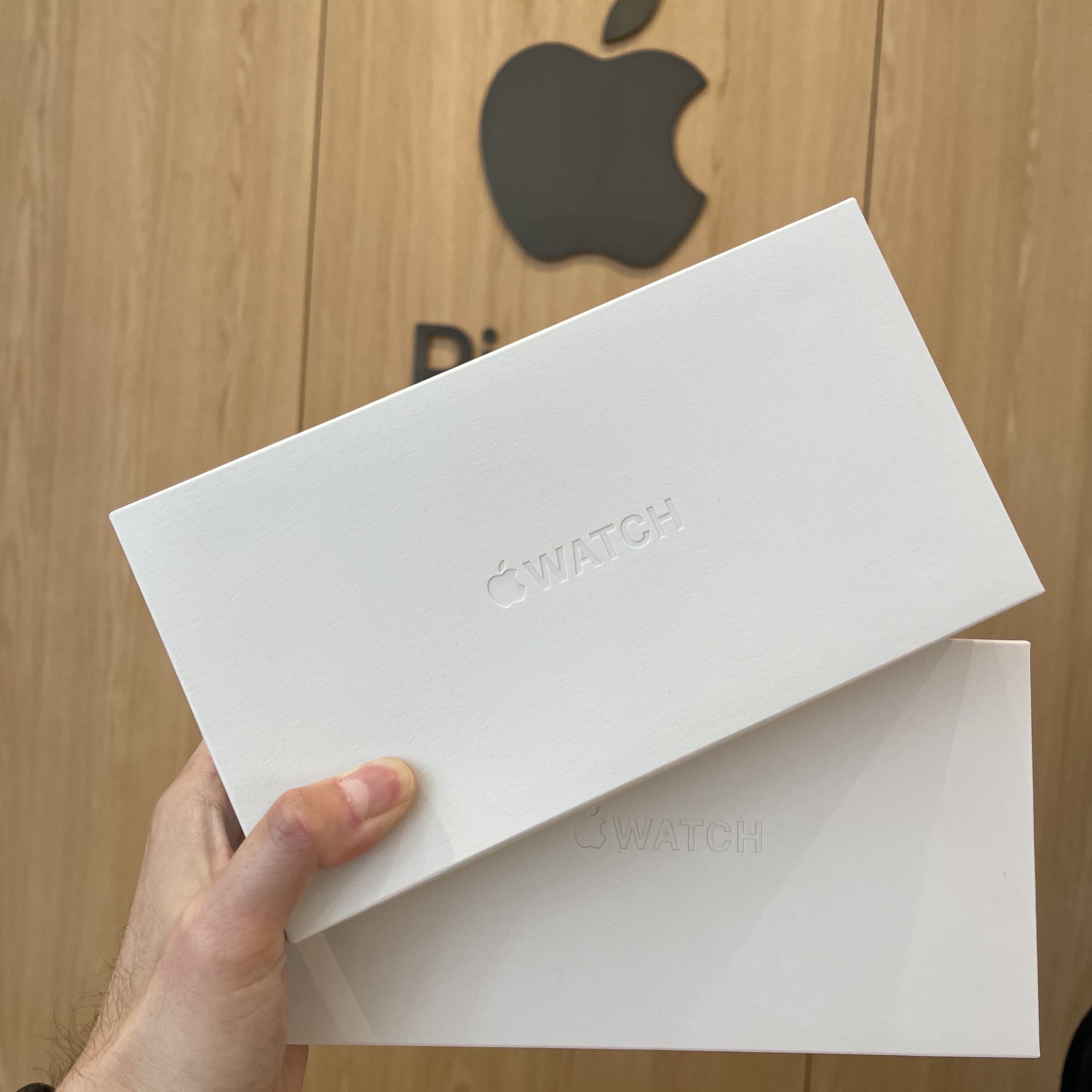 Apple Watch Ultra 49mm Titanium Case with Ocean Band White (Korean Ver.) 착용 스타일 - 3