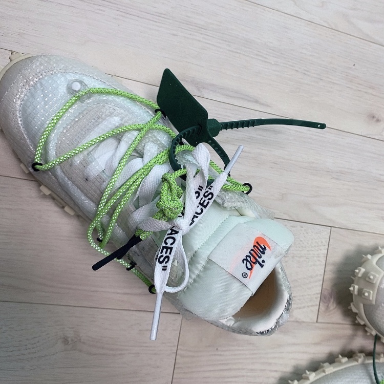(W) Nike x Off-White Waffle Racer White 착용 스타일