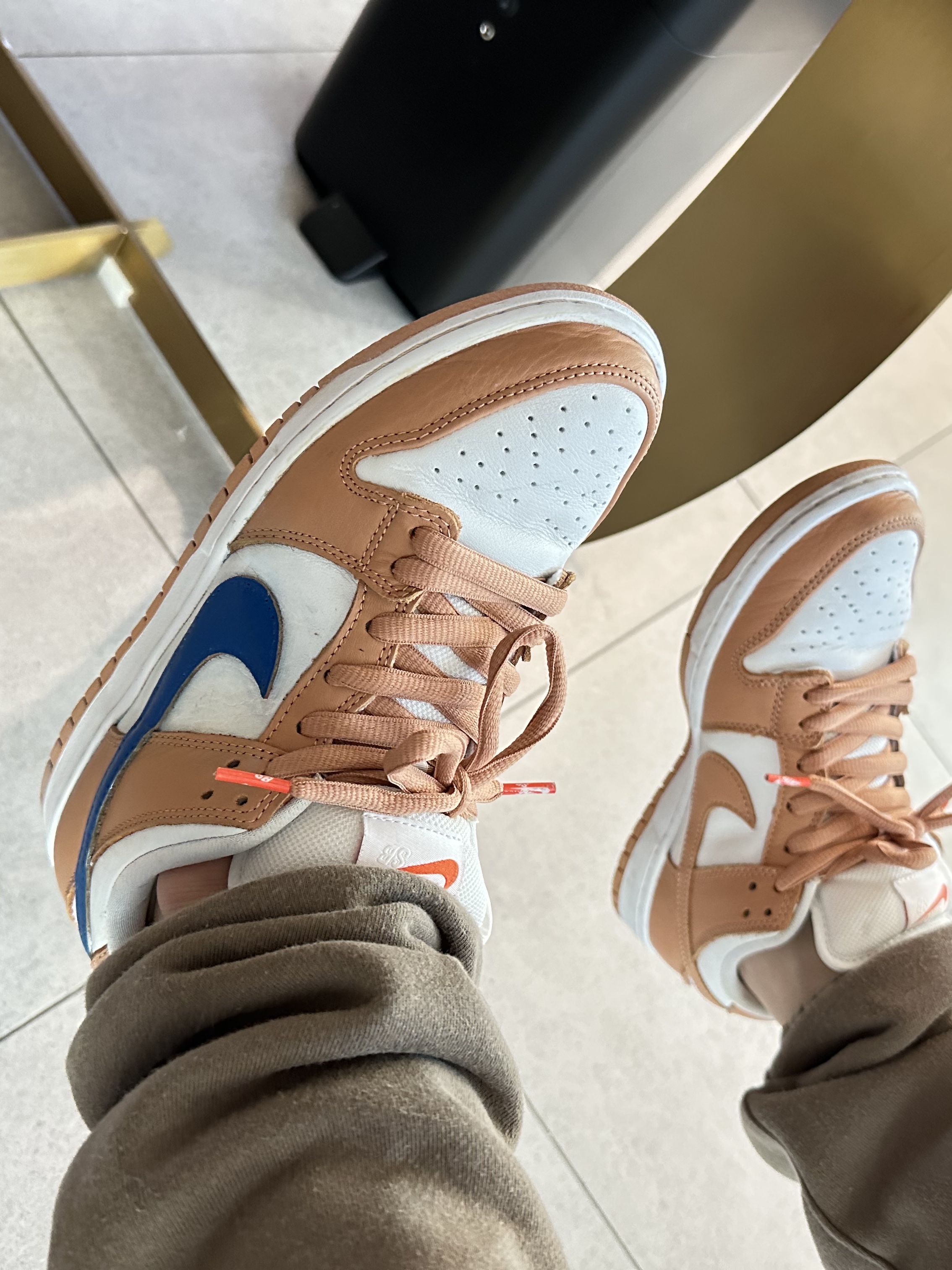 Nike SB Dunk Low Pro Light Cognac 착용 스타일 - 2