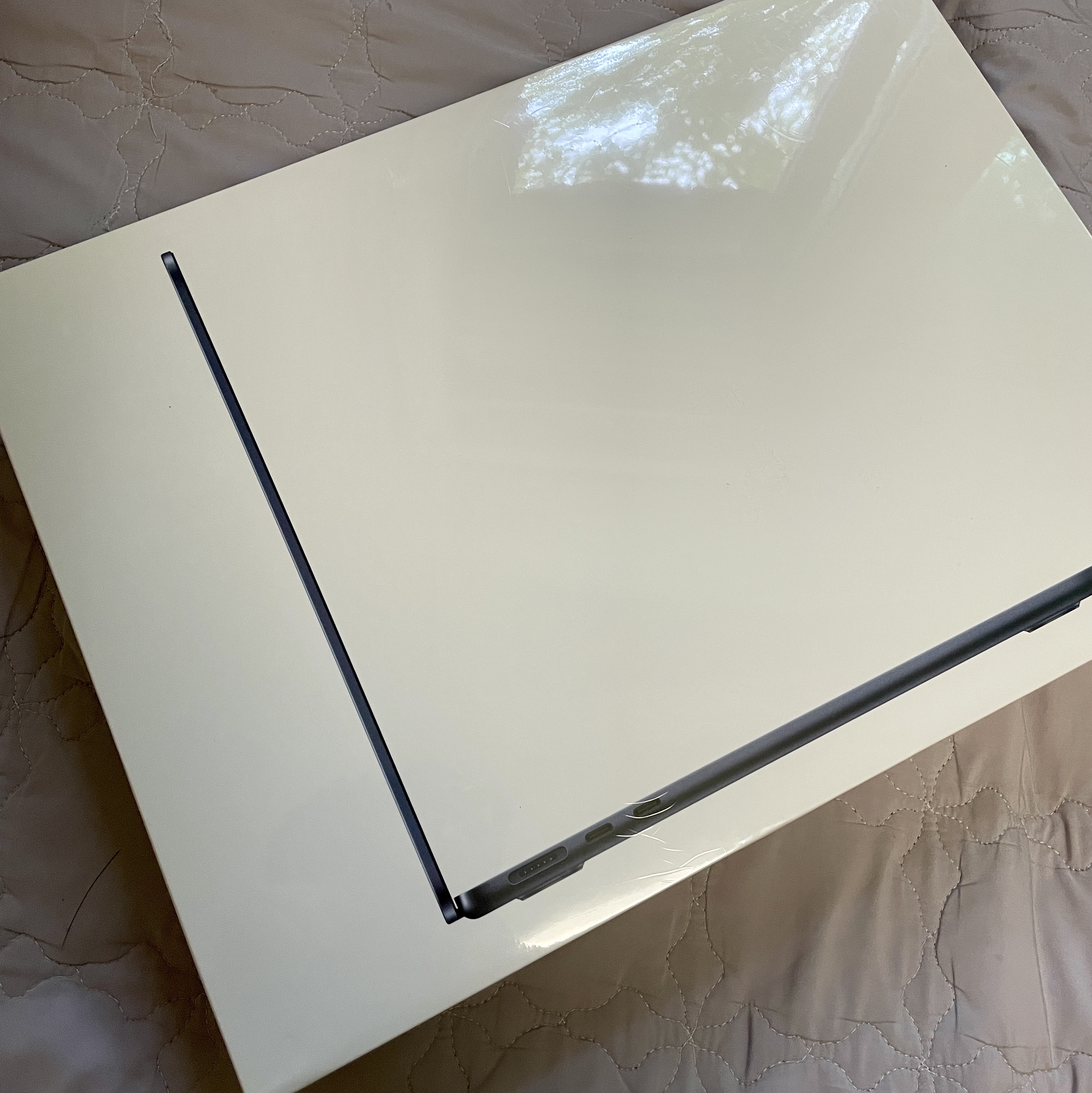 Apple 2022 MacBook Air 13 M2 256GB SSD / 8GB RAM Midnight (Korean Ver.) 착용 스타일