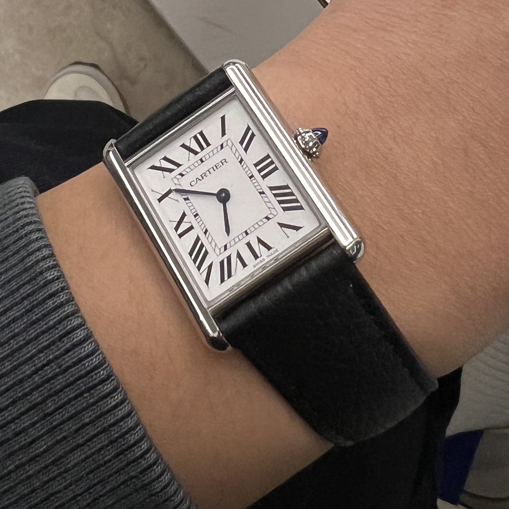 Cartier Tank Must Watch Large Quartz Steel Calfskin Black 착용 스타일