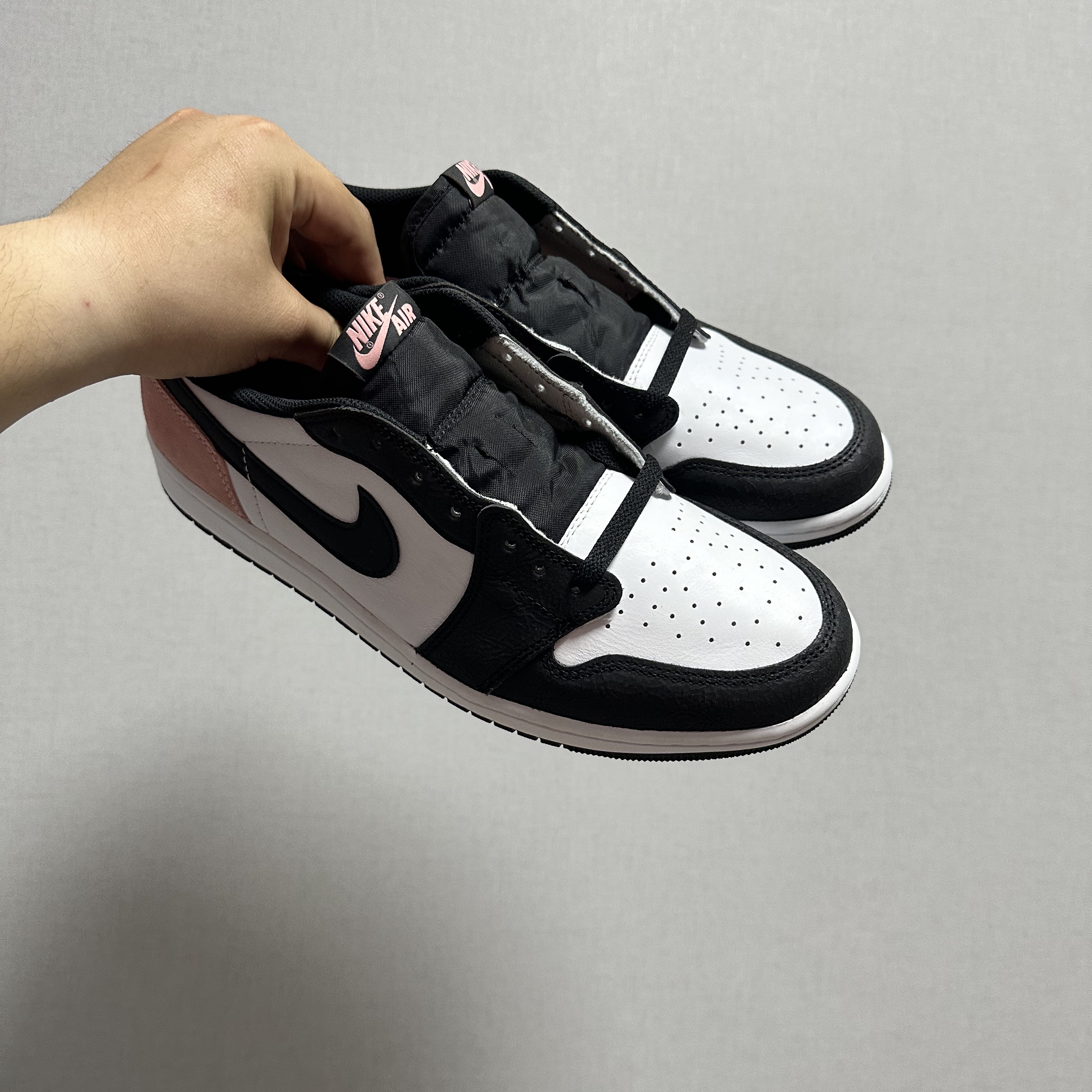 Jordan 1 Retro Low OG Bleached Coral 착용 스타일