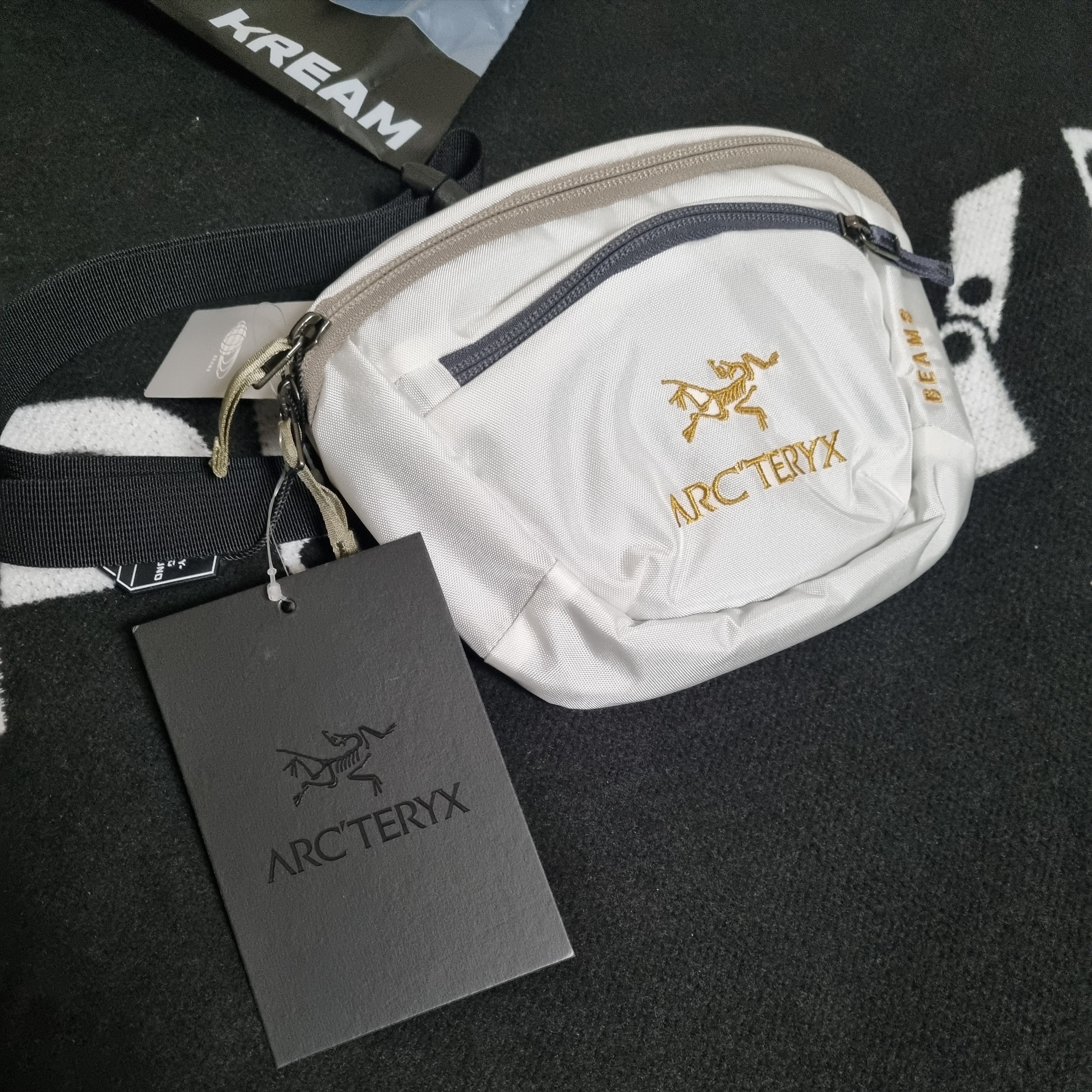 Arc'teryx x Beams Mantis 1 Waistpack White 착용 스타일