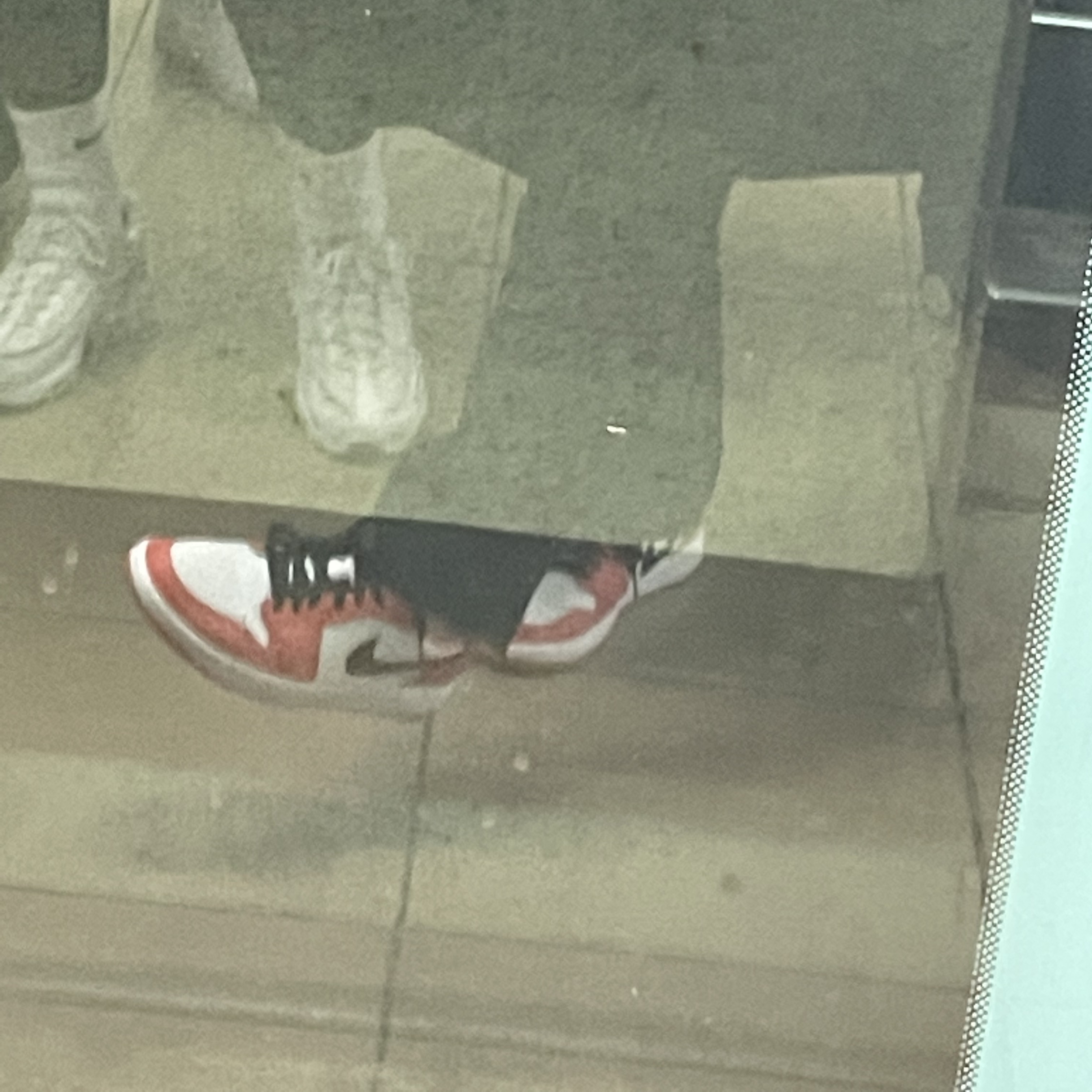 Jordan 1 Low OG Starfish 착용 스타일 - 1