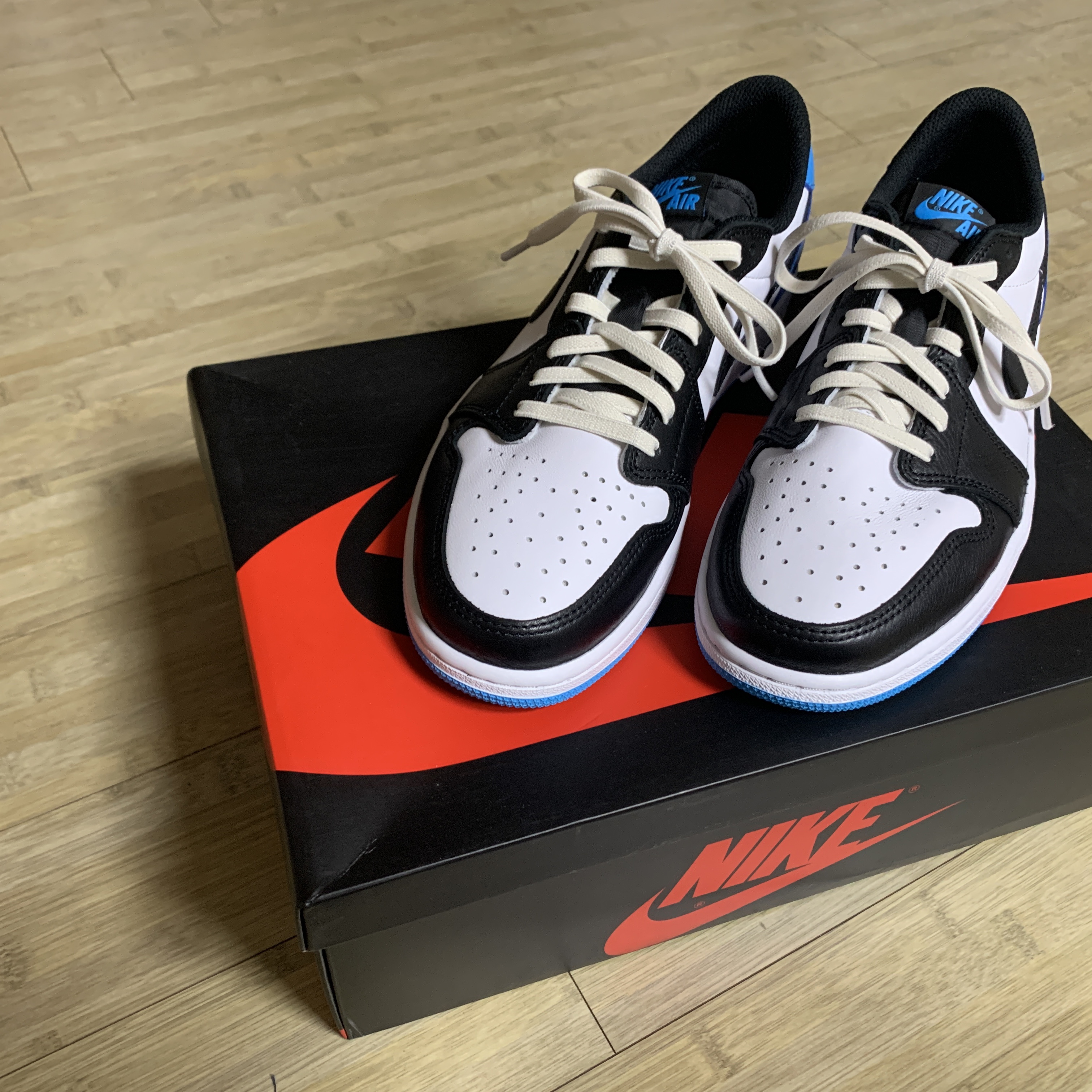 Jordan 1 Retro Low OG Black and Dark Powder Blue 착용 스타일