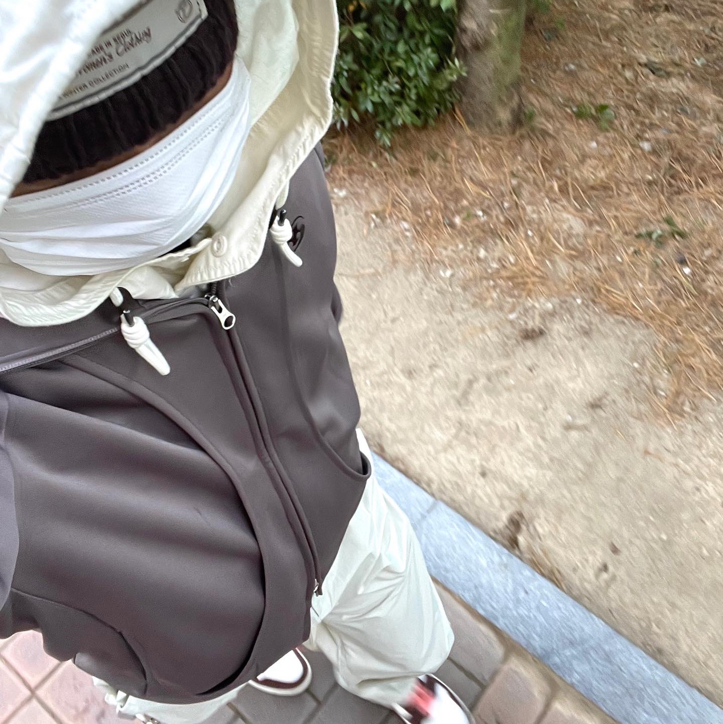 Jordan 1 Low SE Chocolate Bliss, Sansan Gear Side Snap Pants Black 착용 스타일 - 3