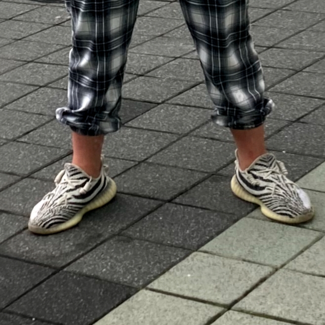 Adidas Yeezy Boost 350 V2 Zebra 2017/2019/2020 착용 스타일