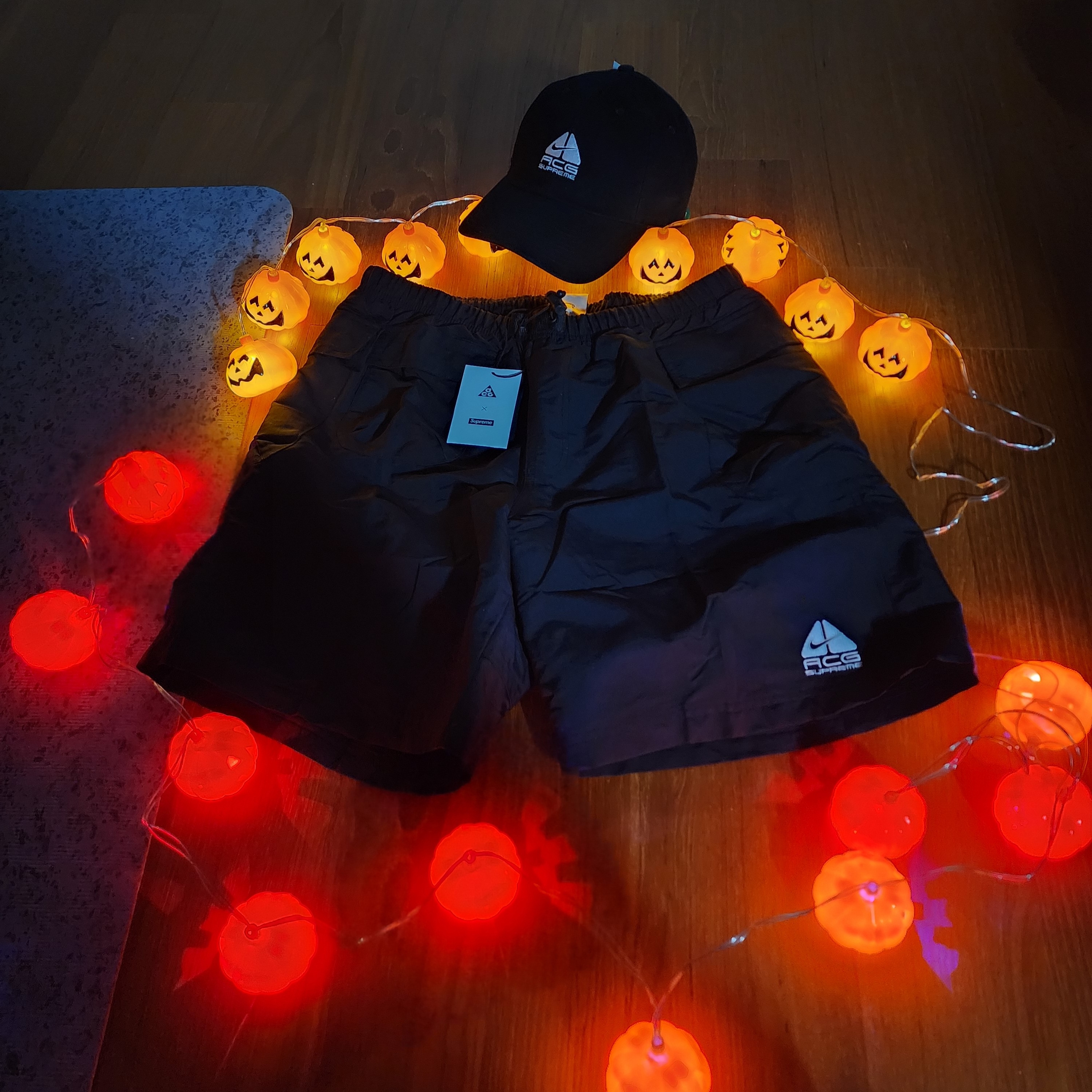 Supreme x Nike ACG Denim 6-Panel Black - 22FW, Supreme x Nike ACG Nylon Trail Shorts Black - 22FW 착용 스타일