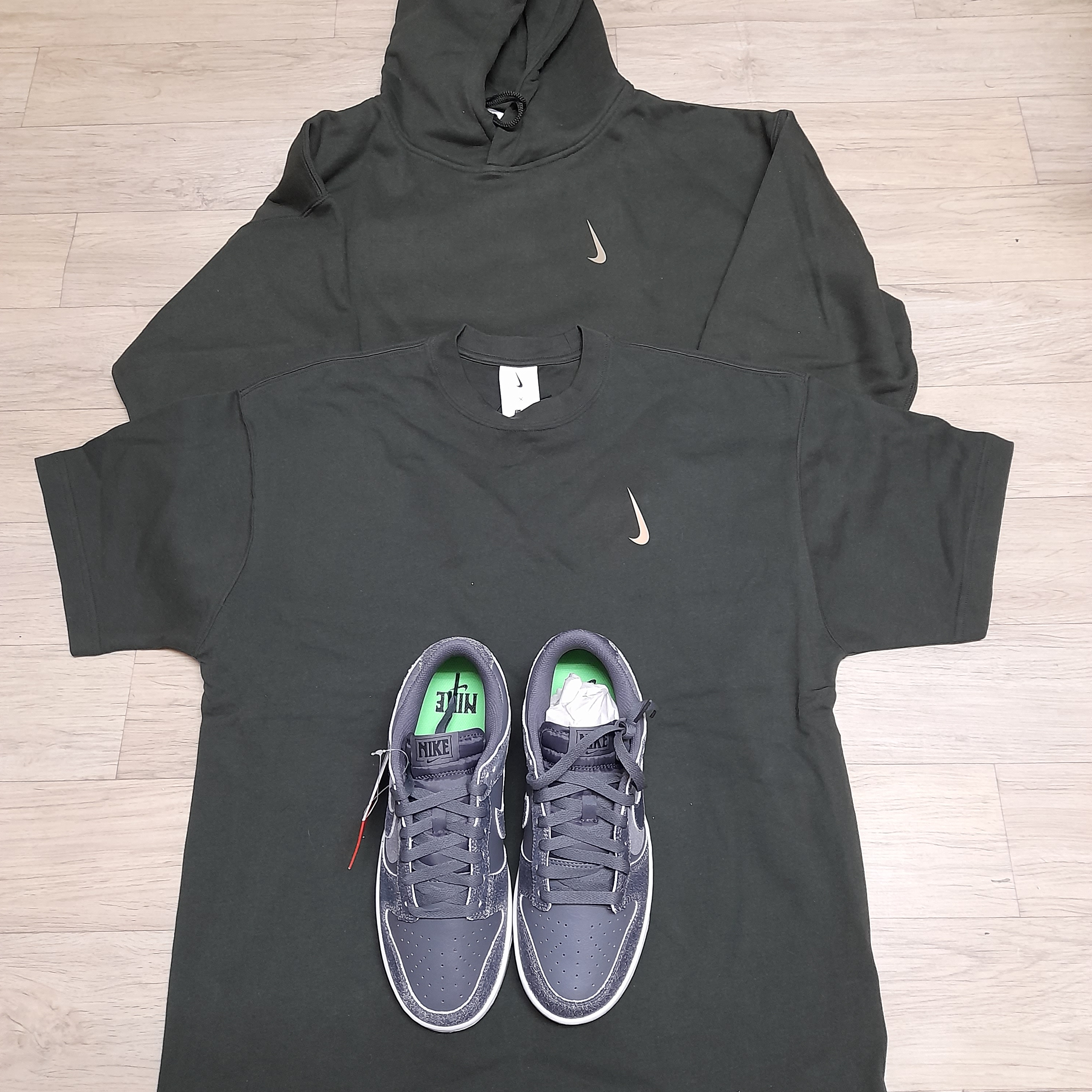 Nike x Billie Eilish NRG Fleece Hoodie Sequoia - Asia, Nike x Billie Eilish NRG T-Shirt Sequoia - Asia 착용 스타일