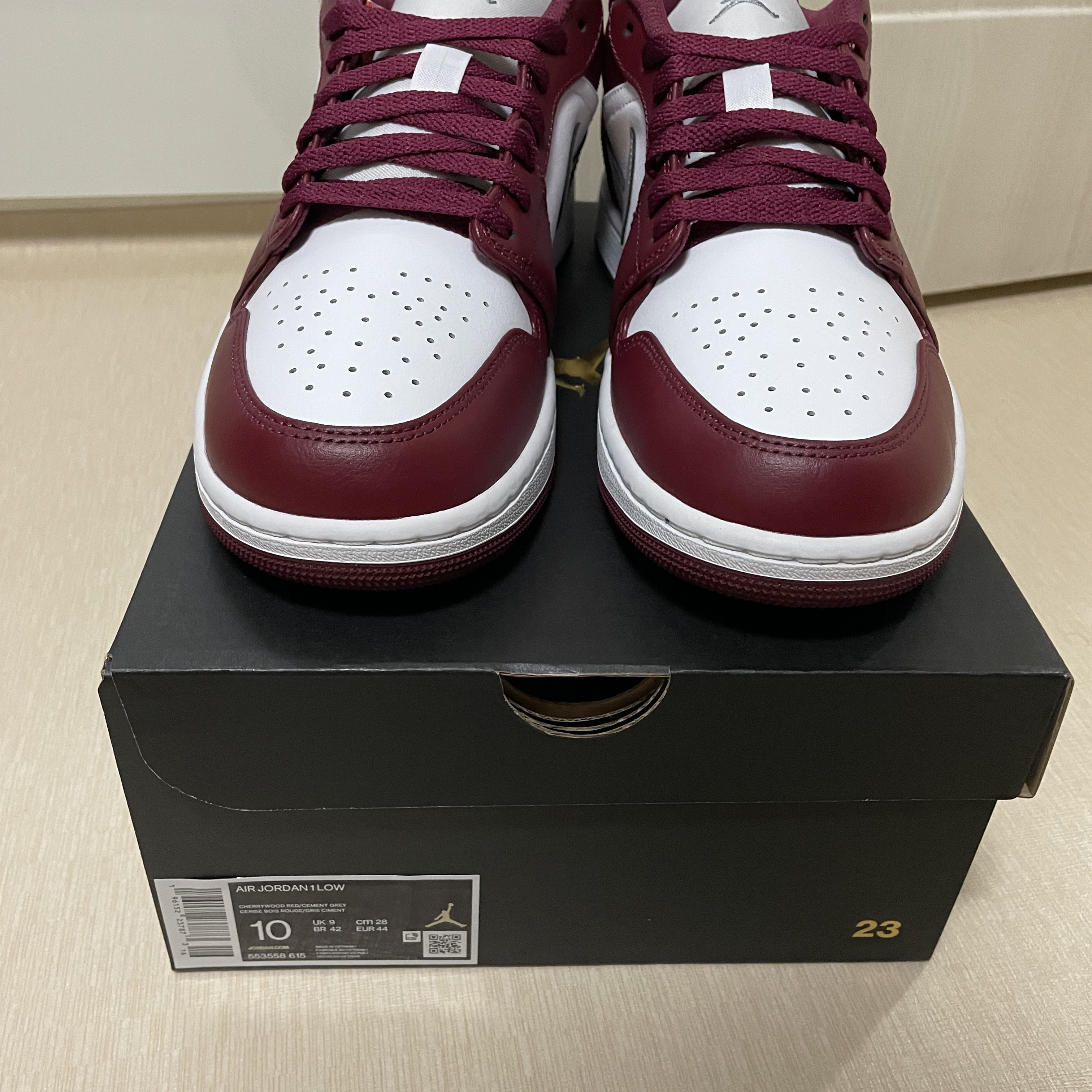 Jordan 1 Low Cherrywood Red 착용 스타일 - 3